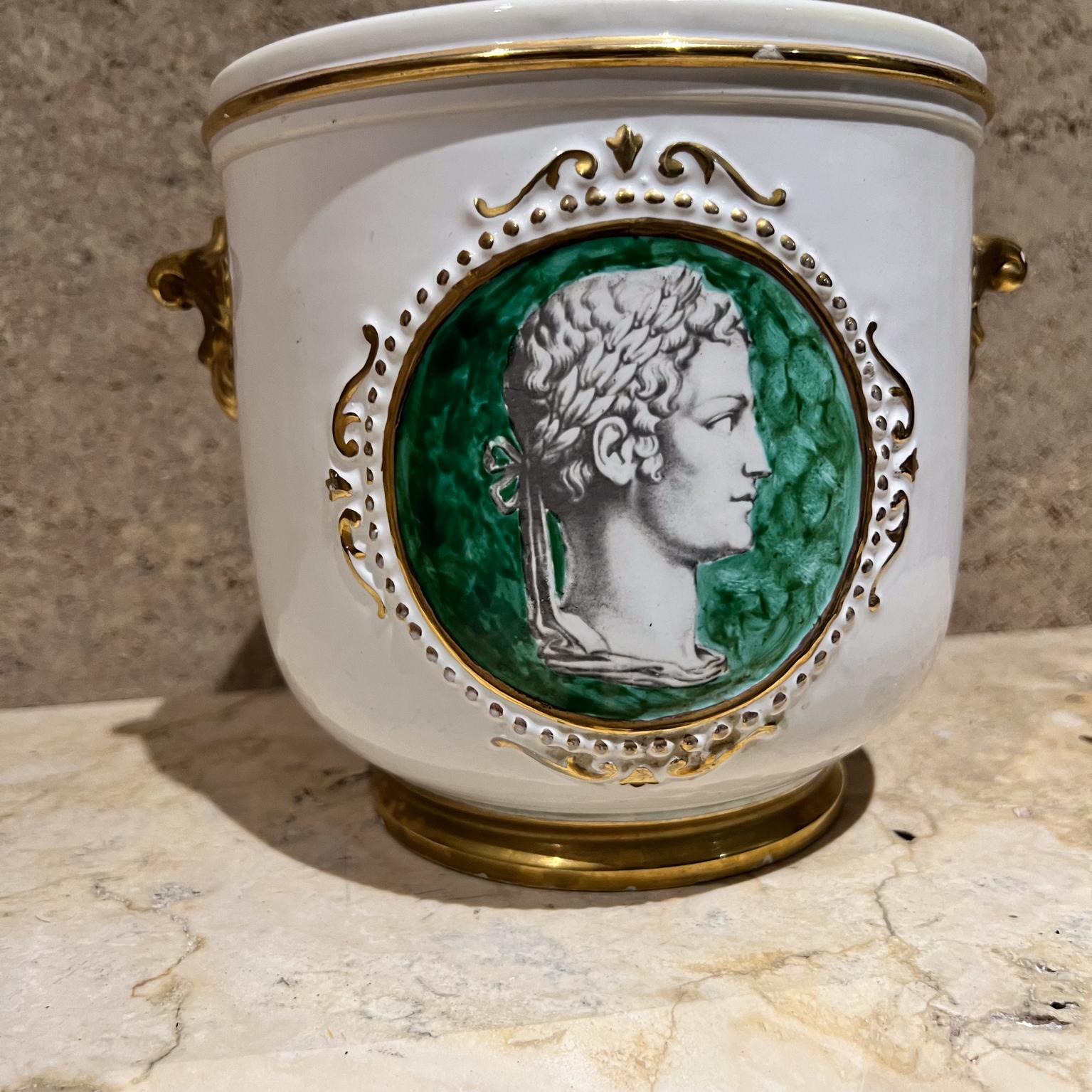 1940s Ugo Zaccagnini Cerámica Italiana Cachepot Retrato Jardinera Italia en venta 1