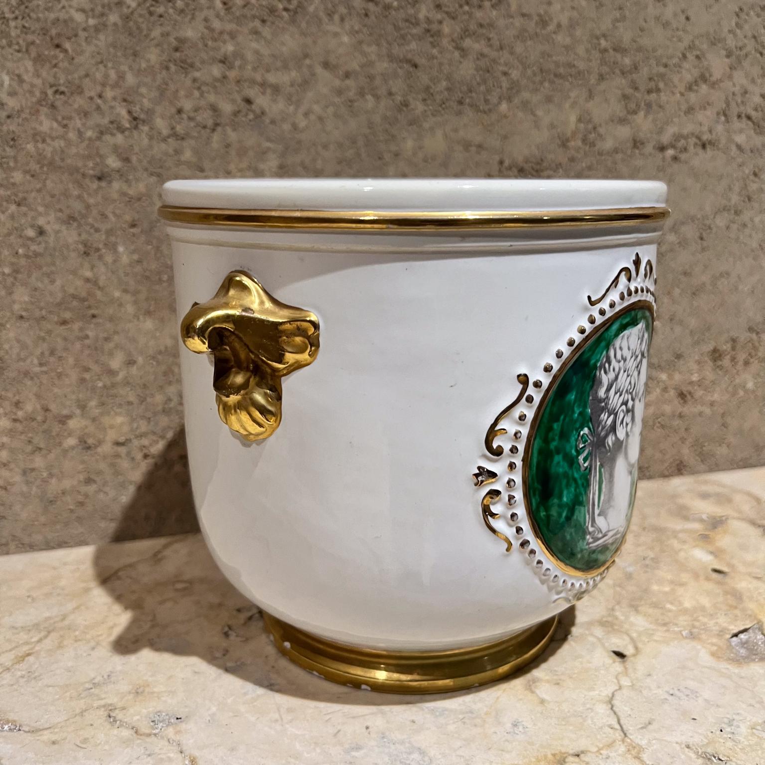 1940s Ugo Zaccagnini Cerámica Italiana Cachepot Retrato Jardinera Italia en venta 2