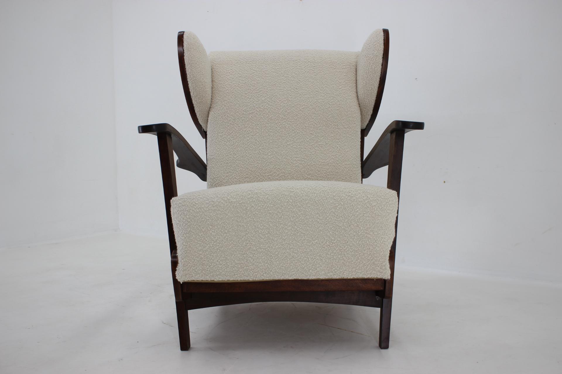 1940s Unique Large Wing Chair in Wool Boucle, Restored For Sale 3