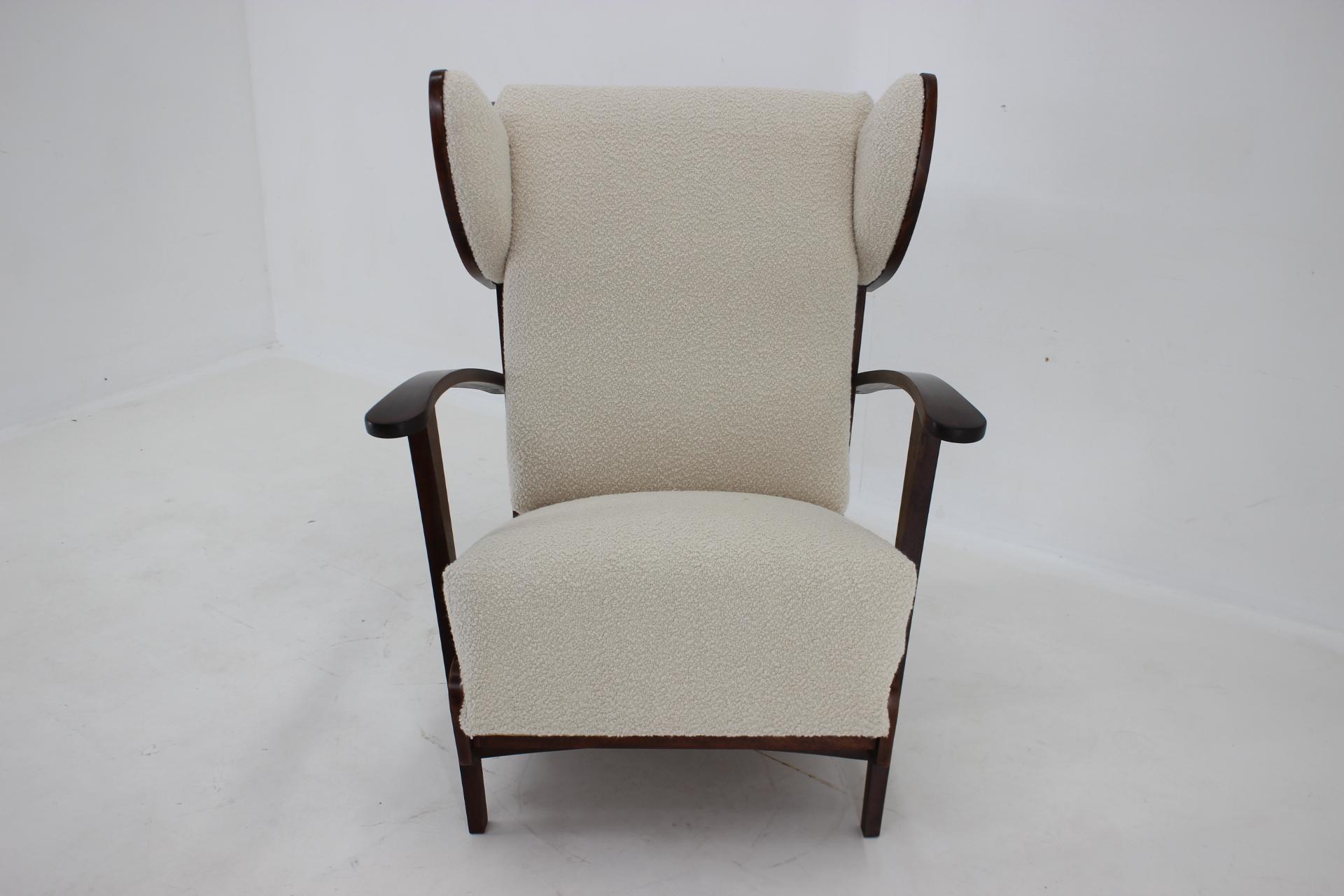 1940s Unique Large Wing Chair in Wool Boucle, Restored For Sale 2