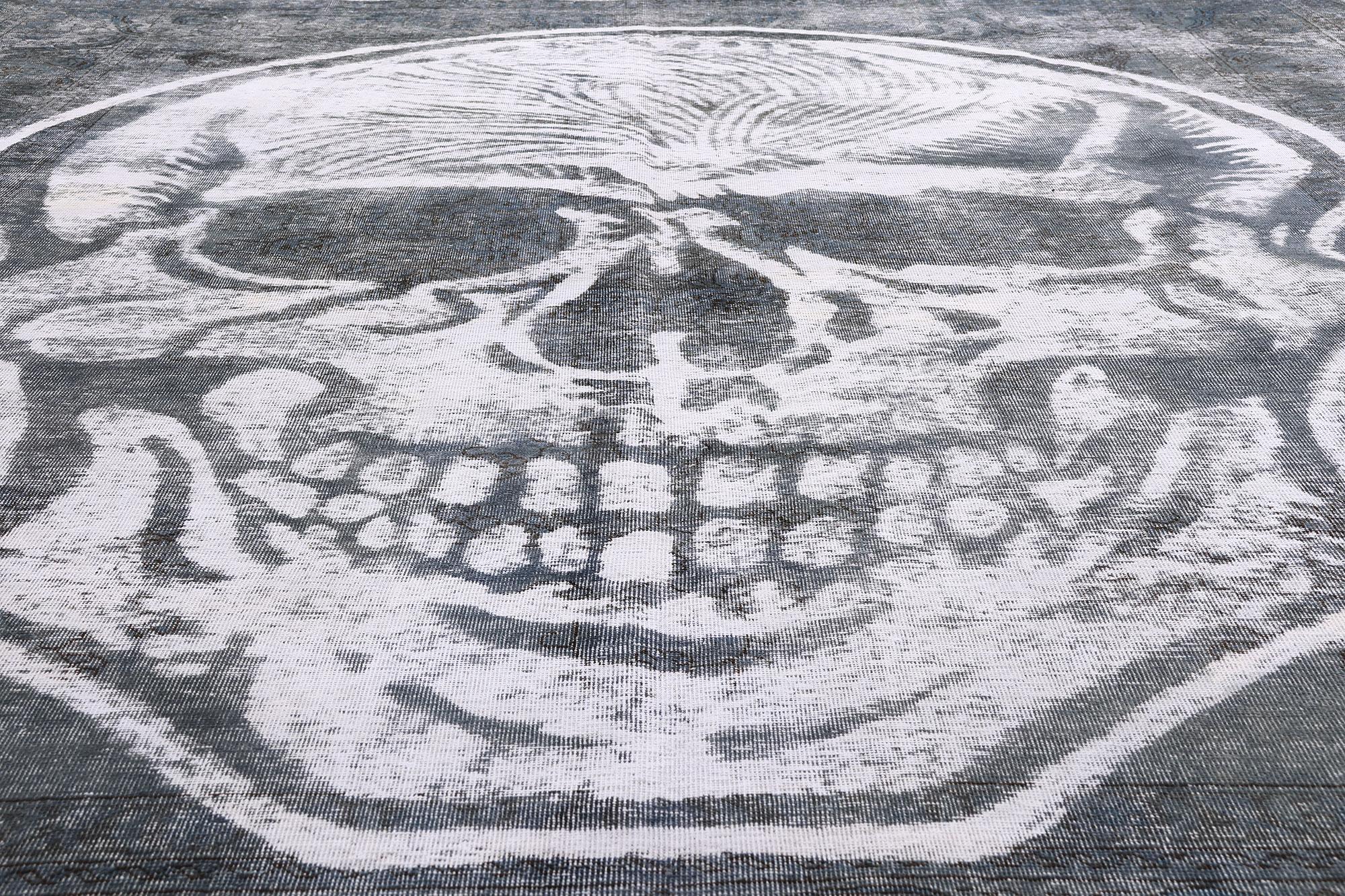 Noué à la main Tapis crâne délavé vintage délavé inspiré par Alexander McQueen en vente