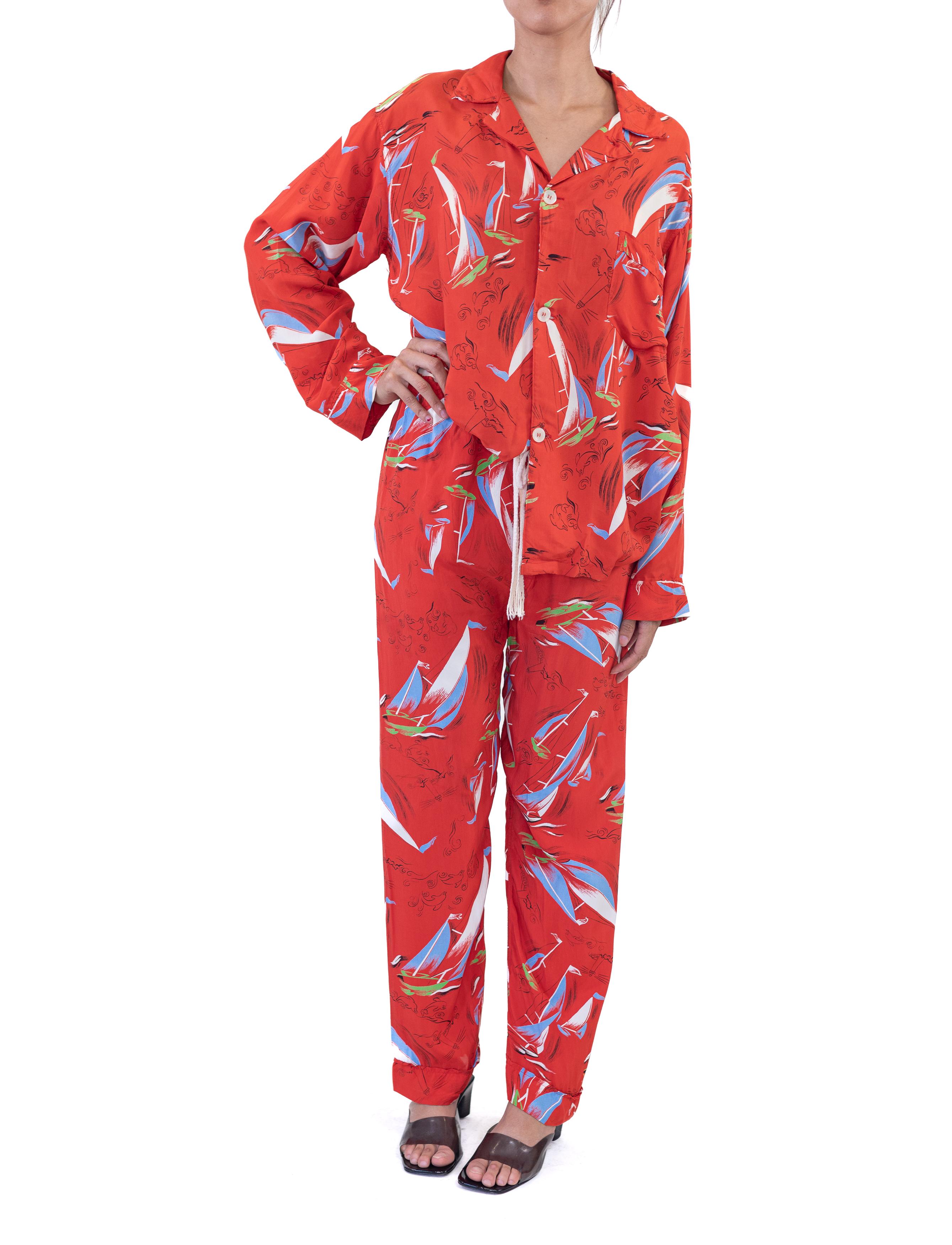 1940S VARSITY Red Cold Rayon Novelty Nautical Dolphin Print Pajamas In Excellent Condition In New York, NY
