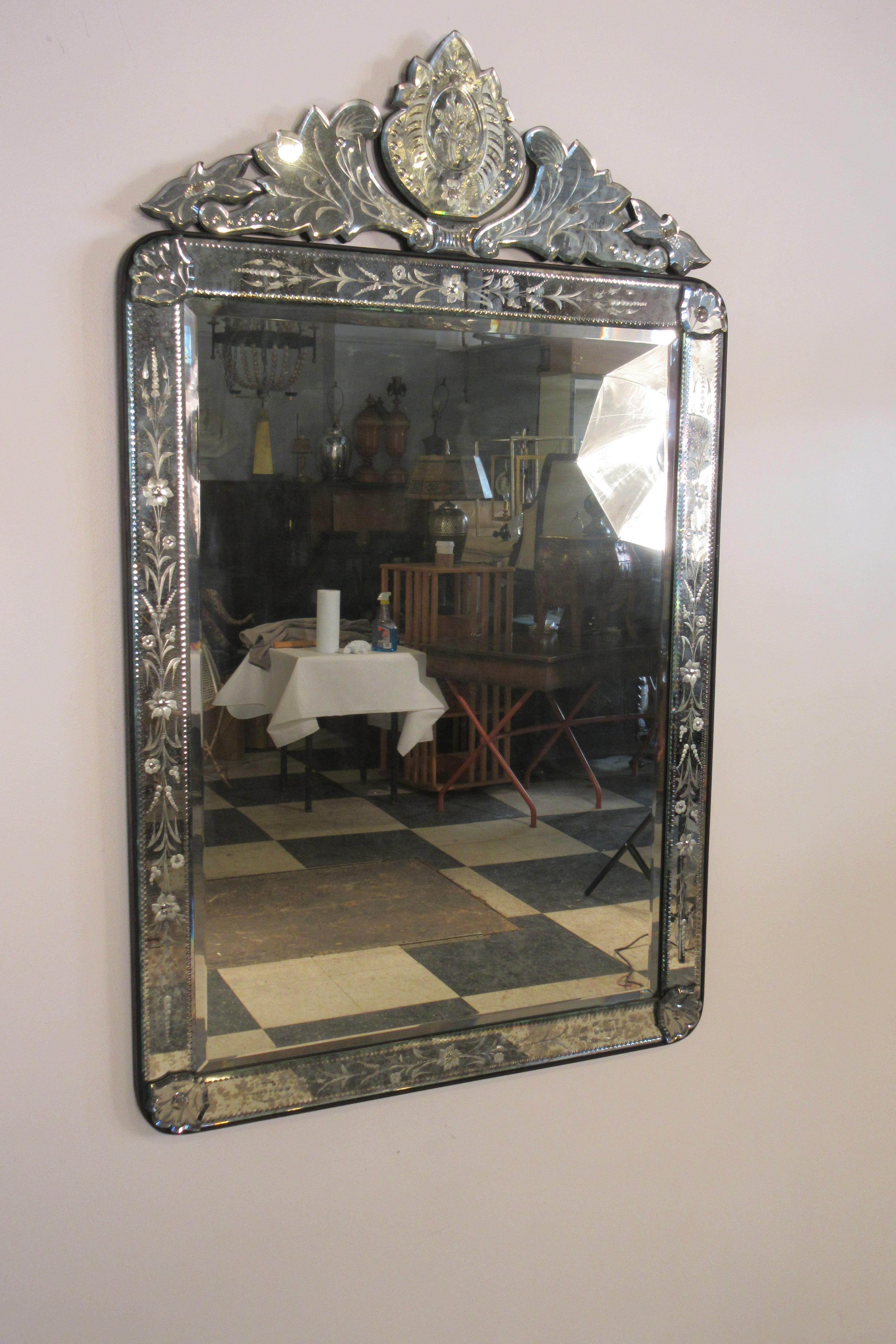 1940s Venetian Mirror In Excellent Condition In Tarrytown, NY