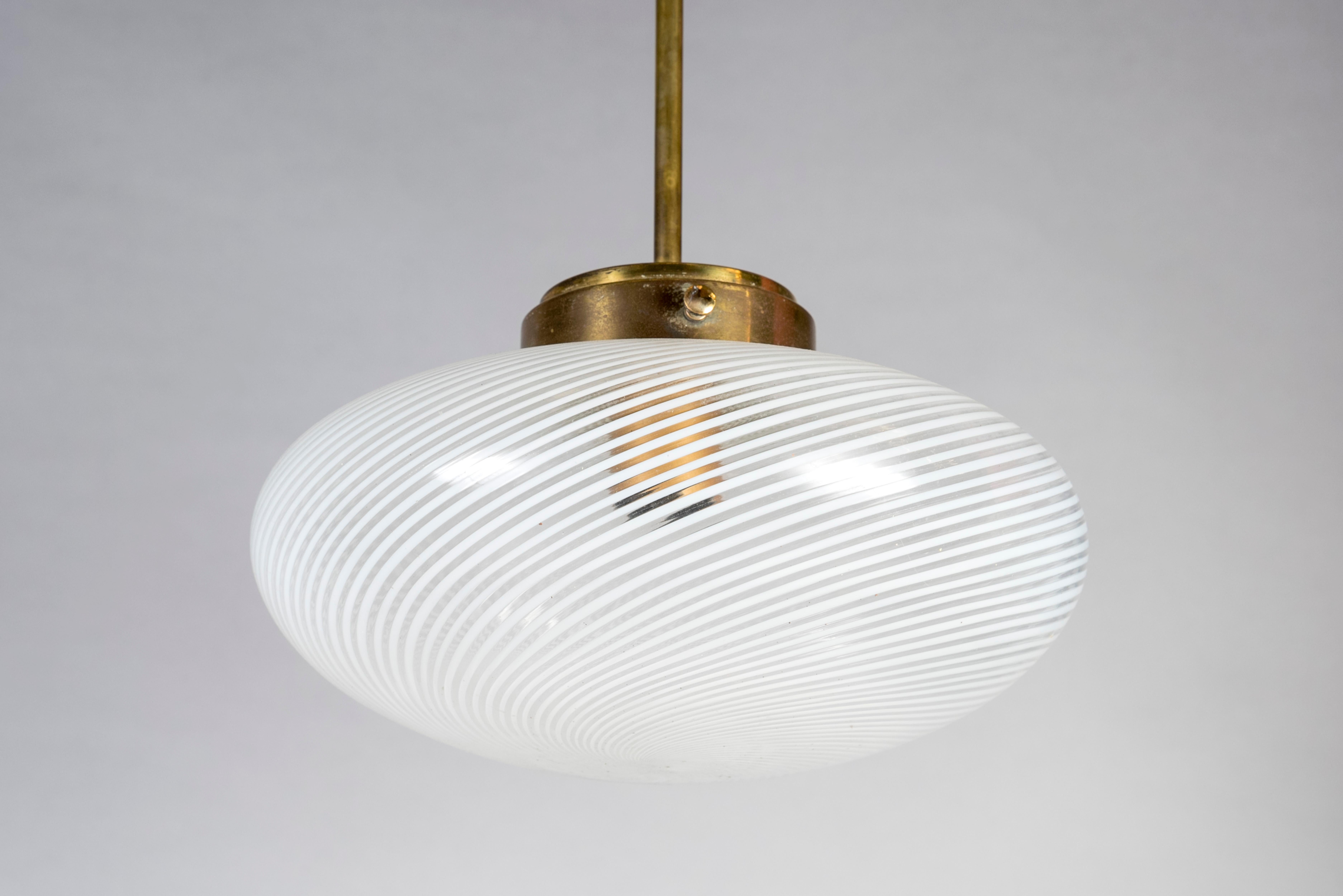 1940's Venini Murano Glass Pendant Light In Good Condition For Sale In Bois-Colombes, FR