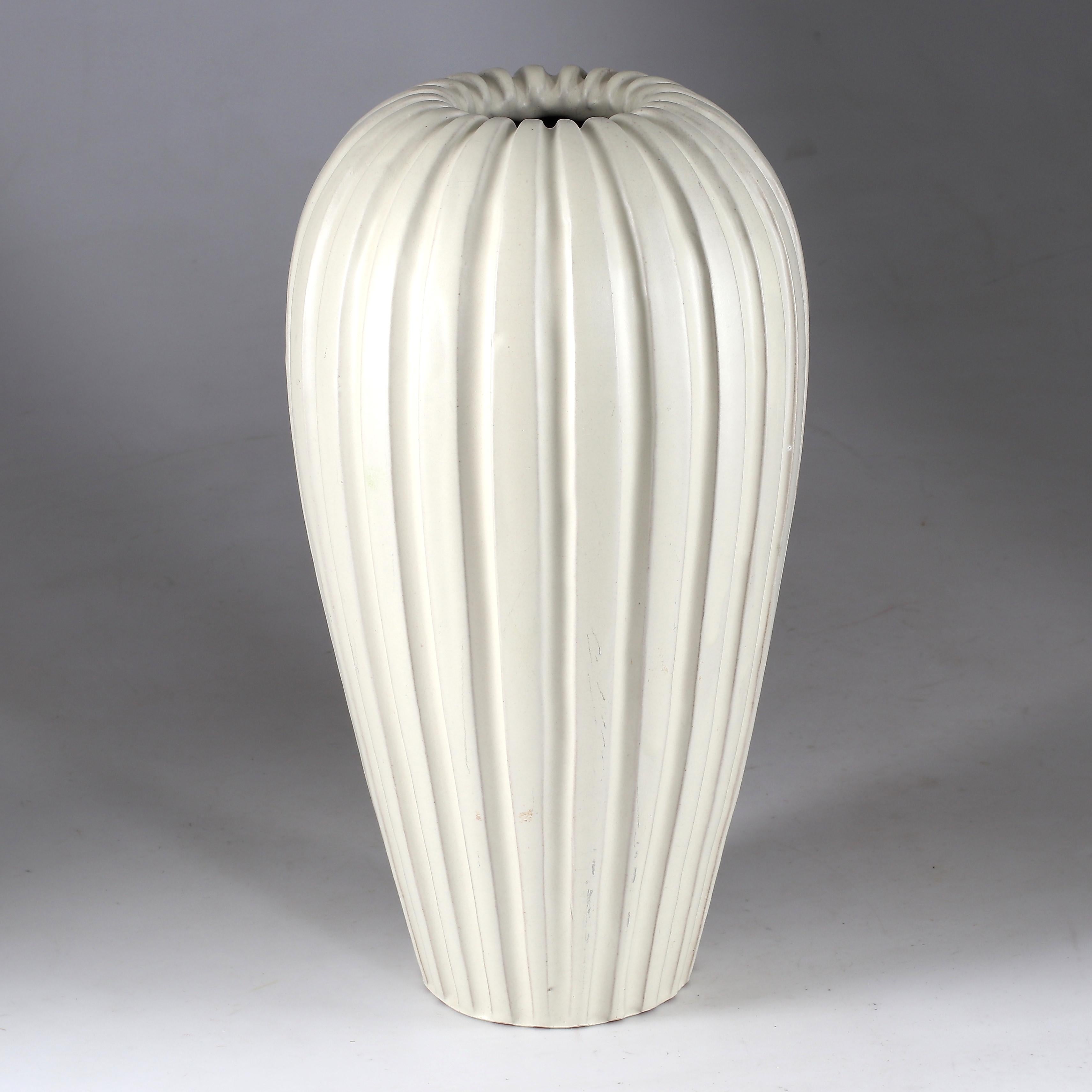 An early modernist earthenware vase. Designed by Vicke Lindstrand, for Upsala-Ekeby, Sweden, 1940s.

Upsala-Ekeby AB was a porcelain, tile, brick, and glass company founded in 1886 in Uppsala, Sweden. Other designers of the period include Ettore