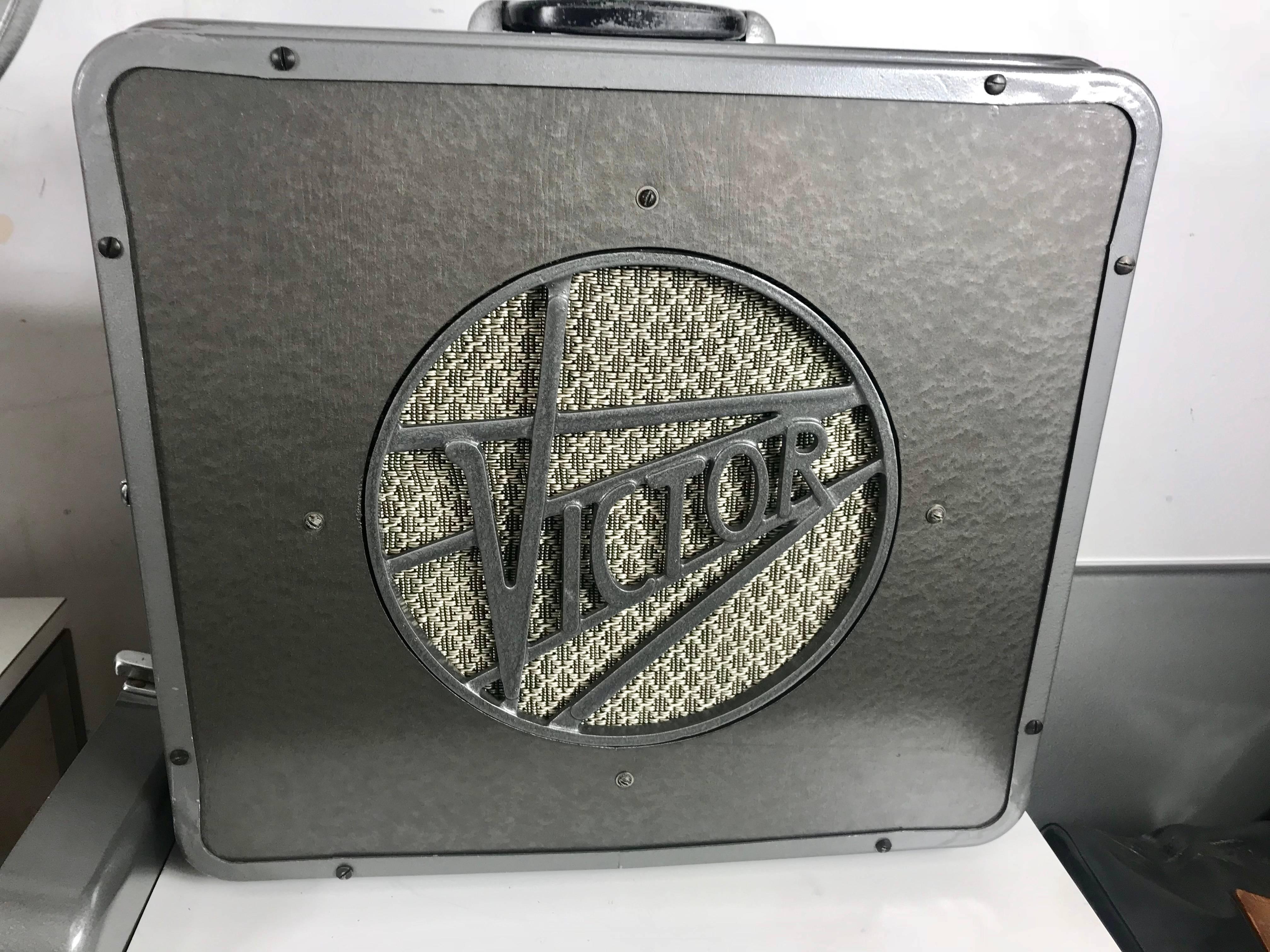 1940s Victor Triumph 60 Movie Projector Animatophone and Speaker In Excellent Condition In Buffalo, NY