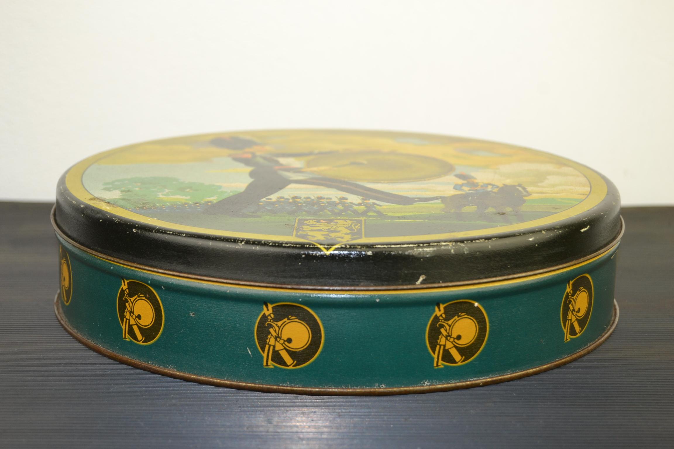 20th Century 1940s Victoria Biscuit and Chocolate Tin, Belgium For Sale