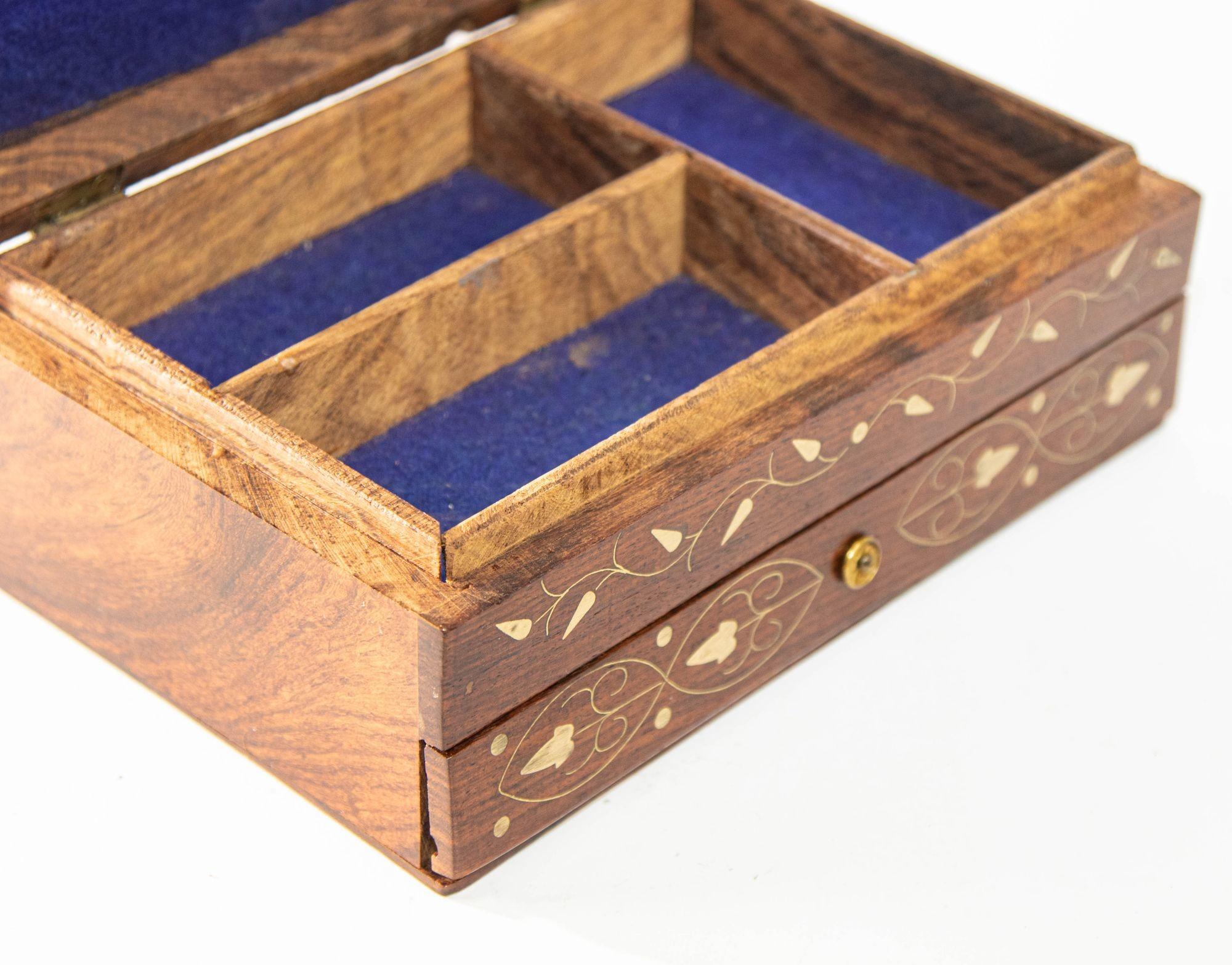 1940s Victorian Anglo Indian Box in Brass and Bone Inlaid 3