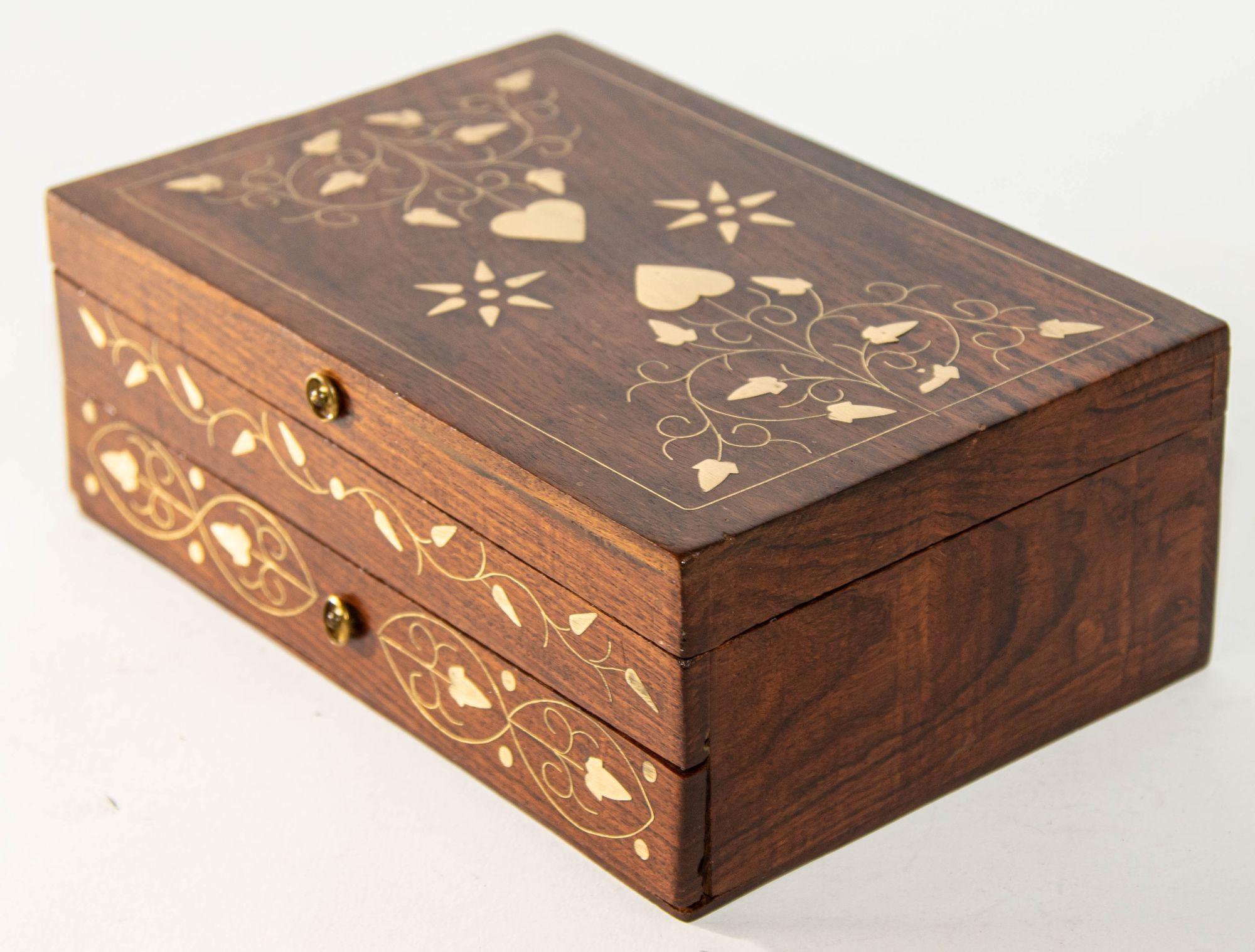 1940s Victorian Anglo Indian Box in Brass and Bone Inlaid 5