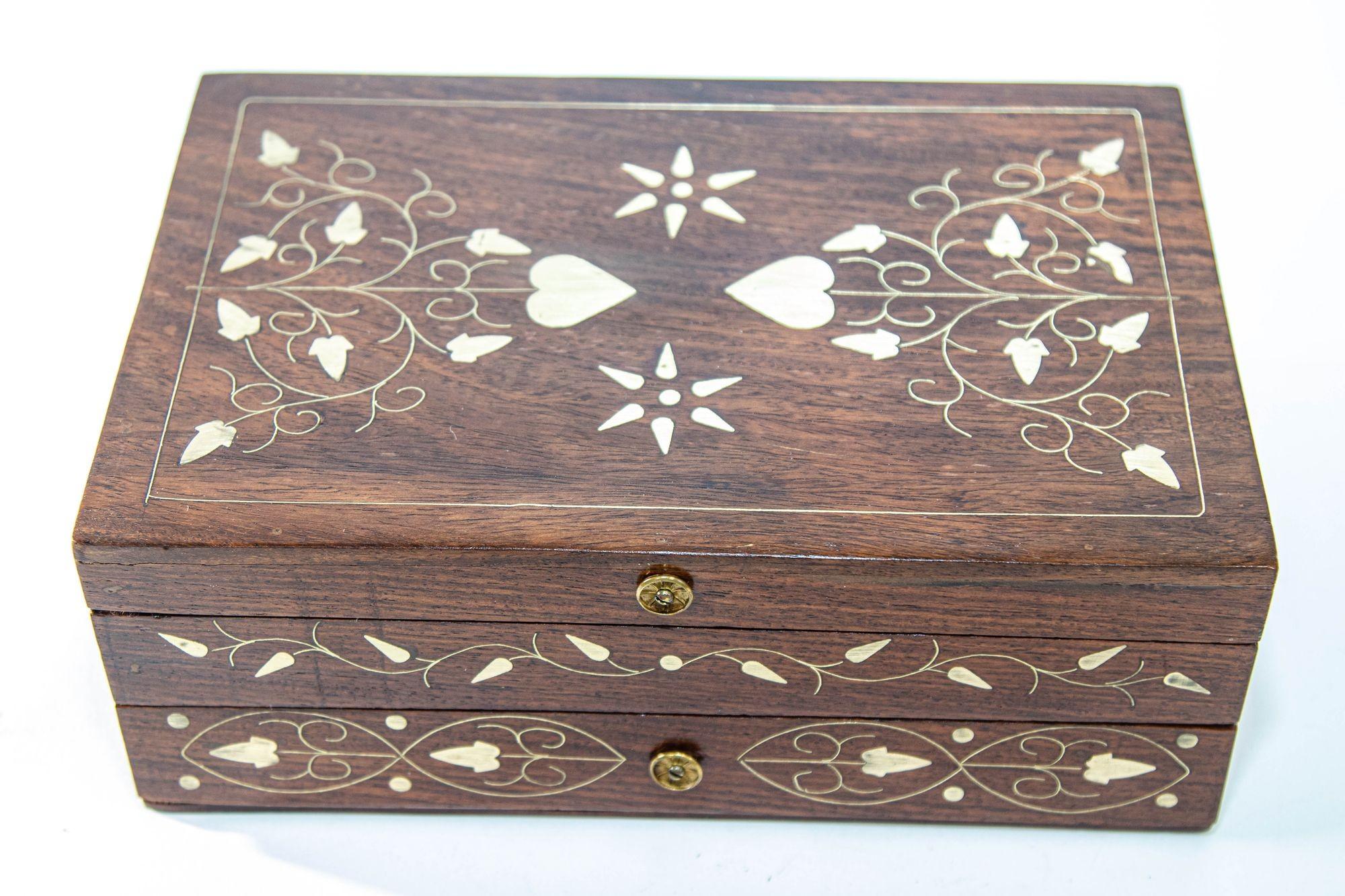 1940s Victorian Anglo Indian Box in Brass and Bone Inlaid 8