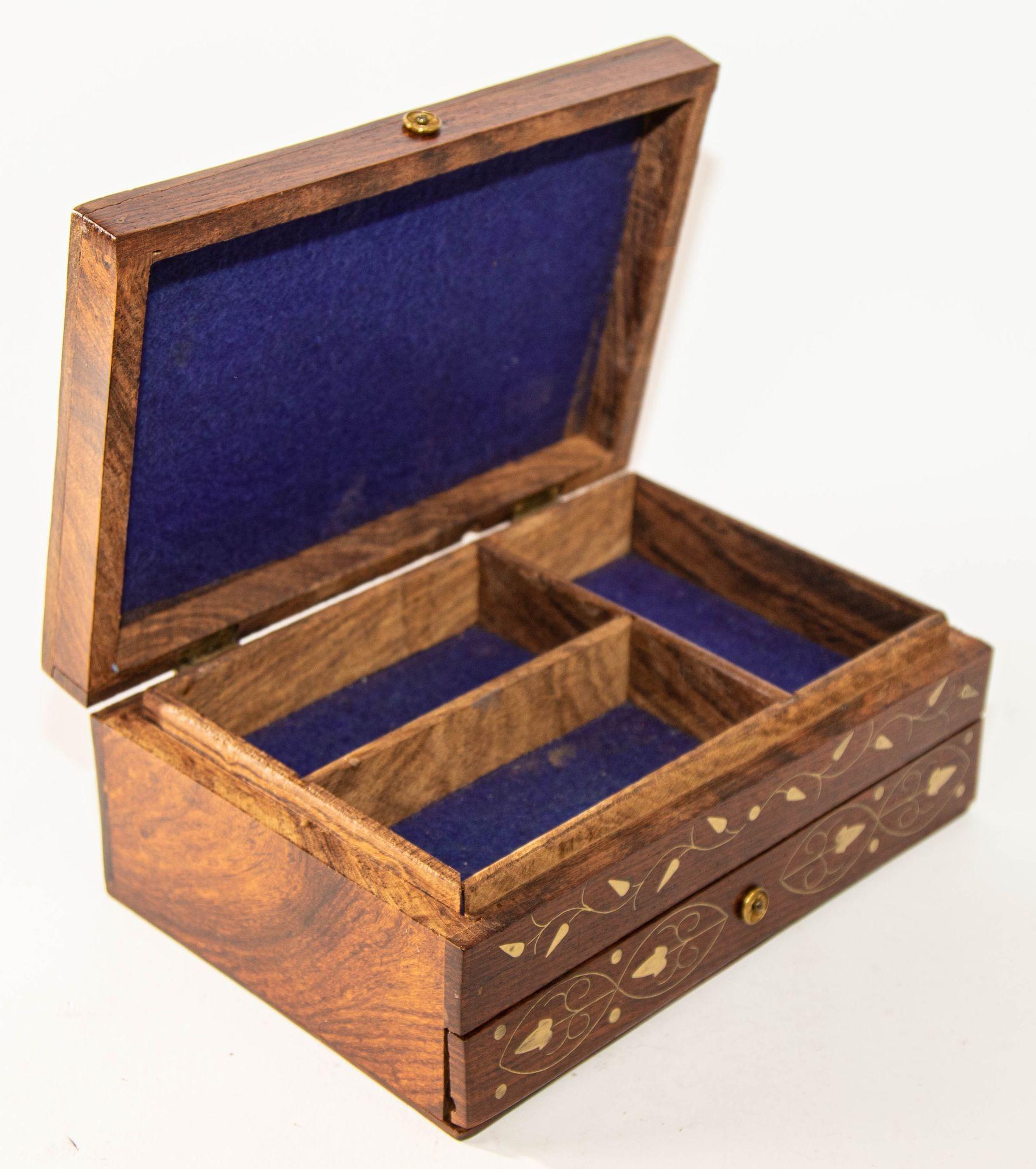 1940s Victorian Anglo Indian Box in Brass and Bone Inlaid 2