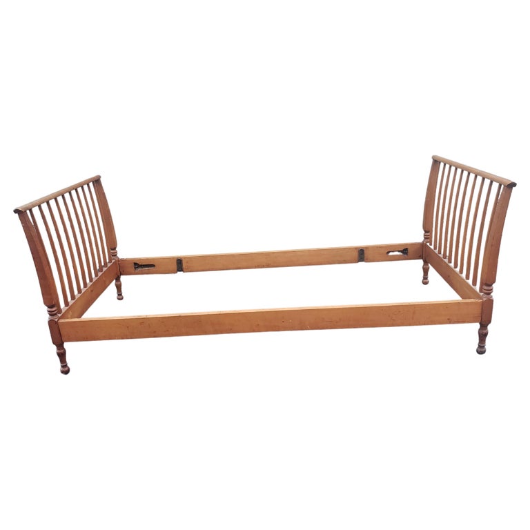 1940s Victorian Maple Day Bed For Sale at 1stDibs