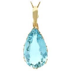 1940s Vintage 11.10 Carat Aquamarine and 14k Yellow Gold Pendant