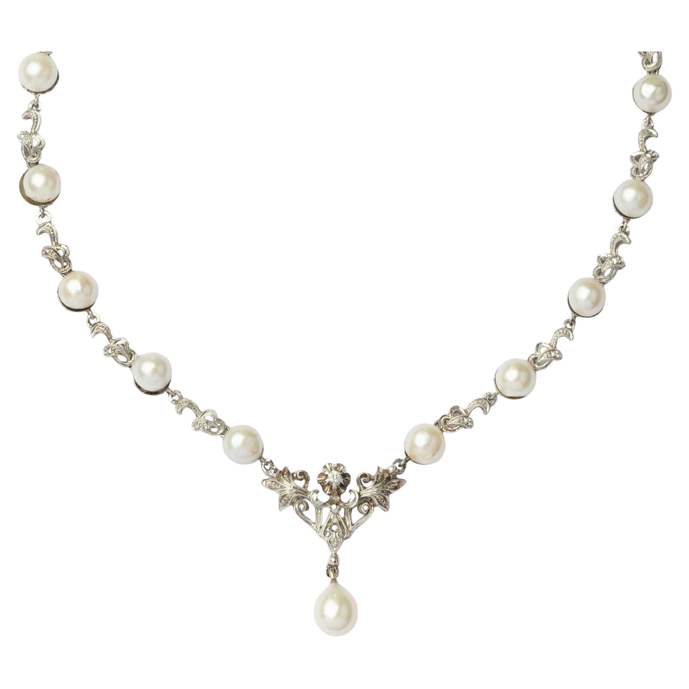 Collana vintage anni '40 in oro bianco 18 ct con perle coltivate giapponesi e diamanti in vendita