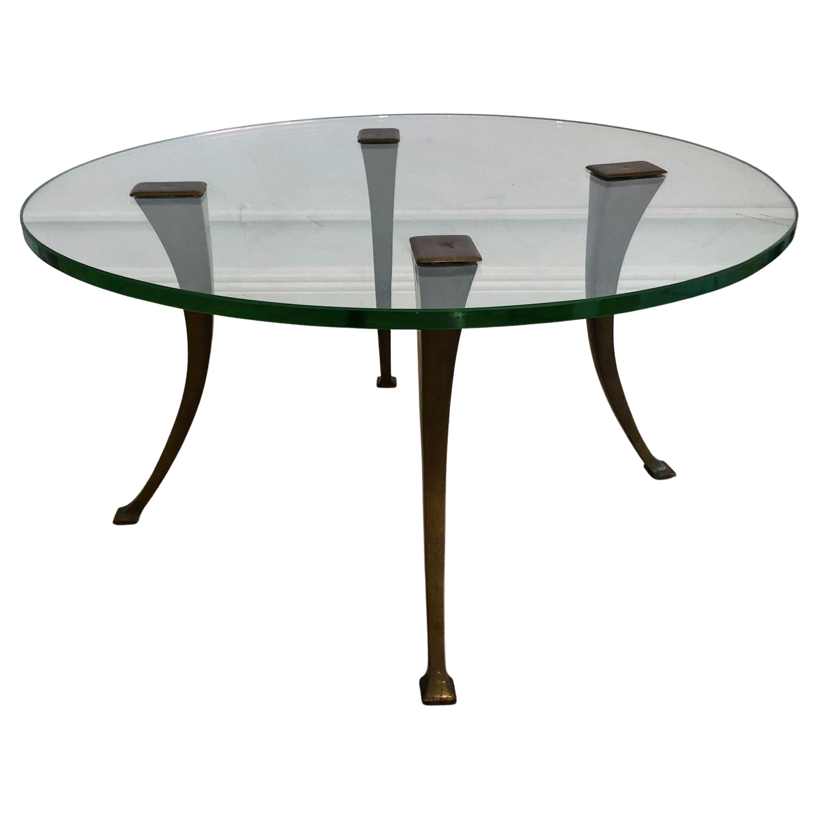 Table basse circulaire vintage en bronze et verre des années 1940