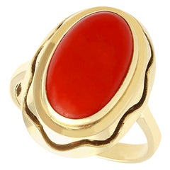 Anillo de cóctel de oro amarillo y coral vintage de los años 40