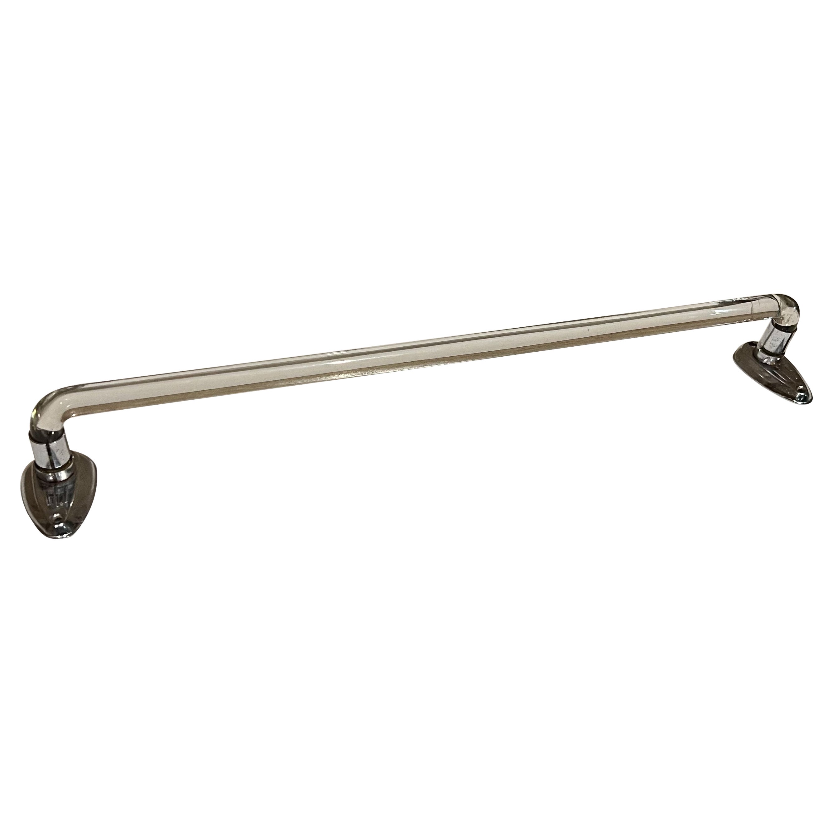 Art Deco rack
1940s Vintage elegance Art Deco modern towel rack bar tubular glass and chrome
Measures: 19.5 length x 2.5 deep x 1.75 tall
Preowned original unrestored vintage.
See images please.
 