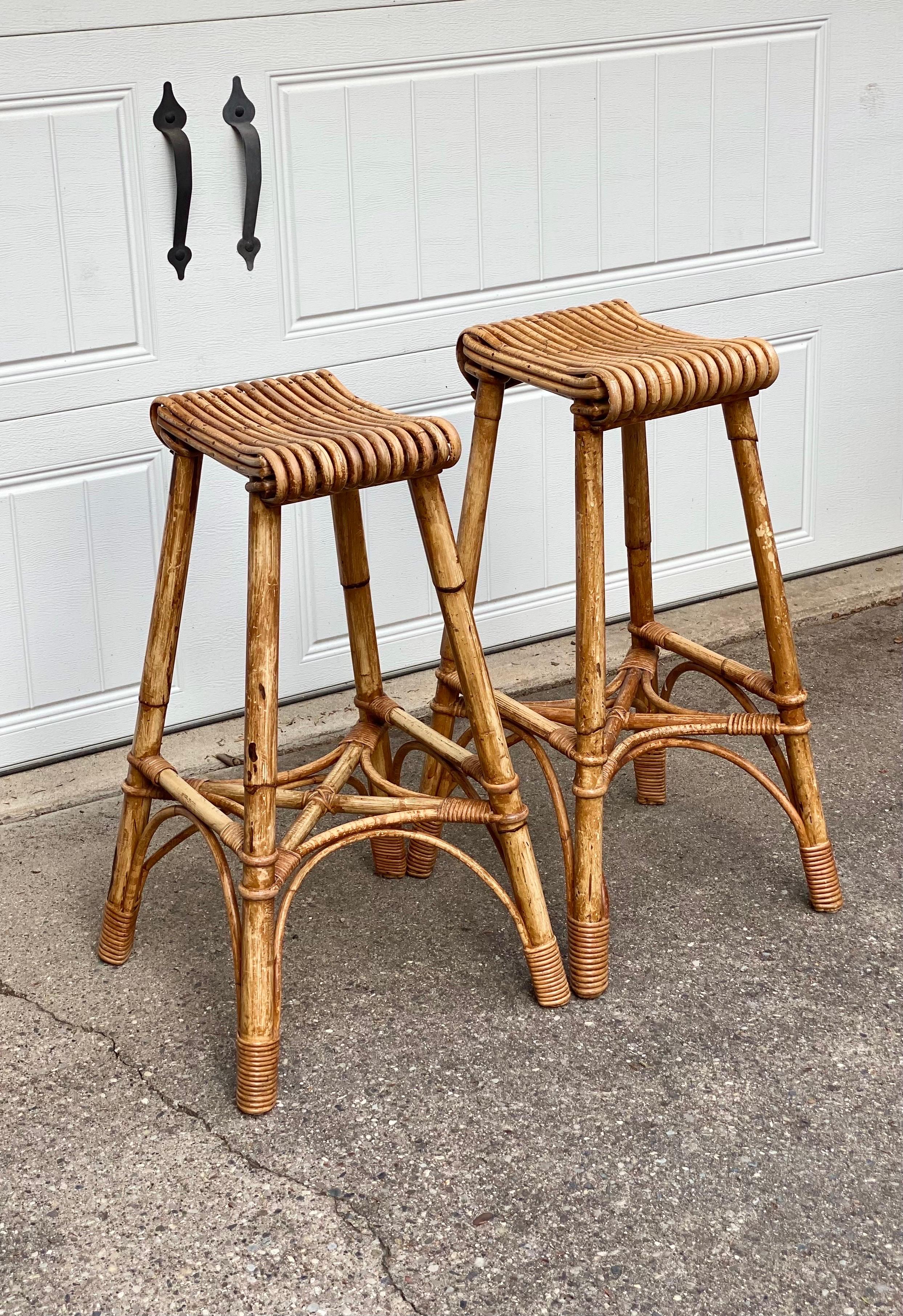 1940s Vintage English Bamboo Bar Stools – a Pair In Good Condition For Sale In Farmington Hills, MI