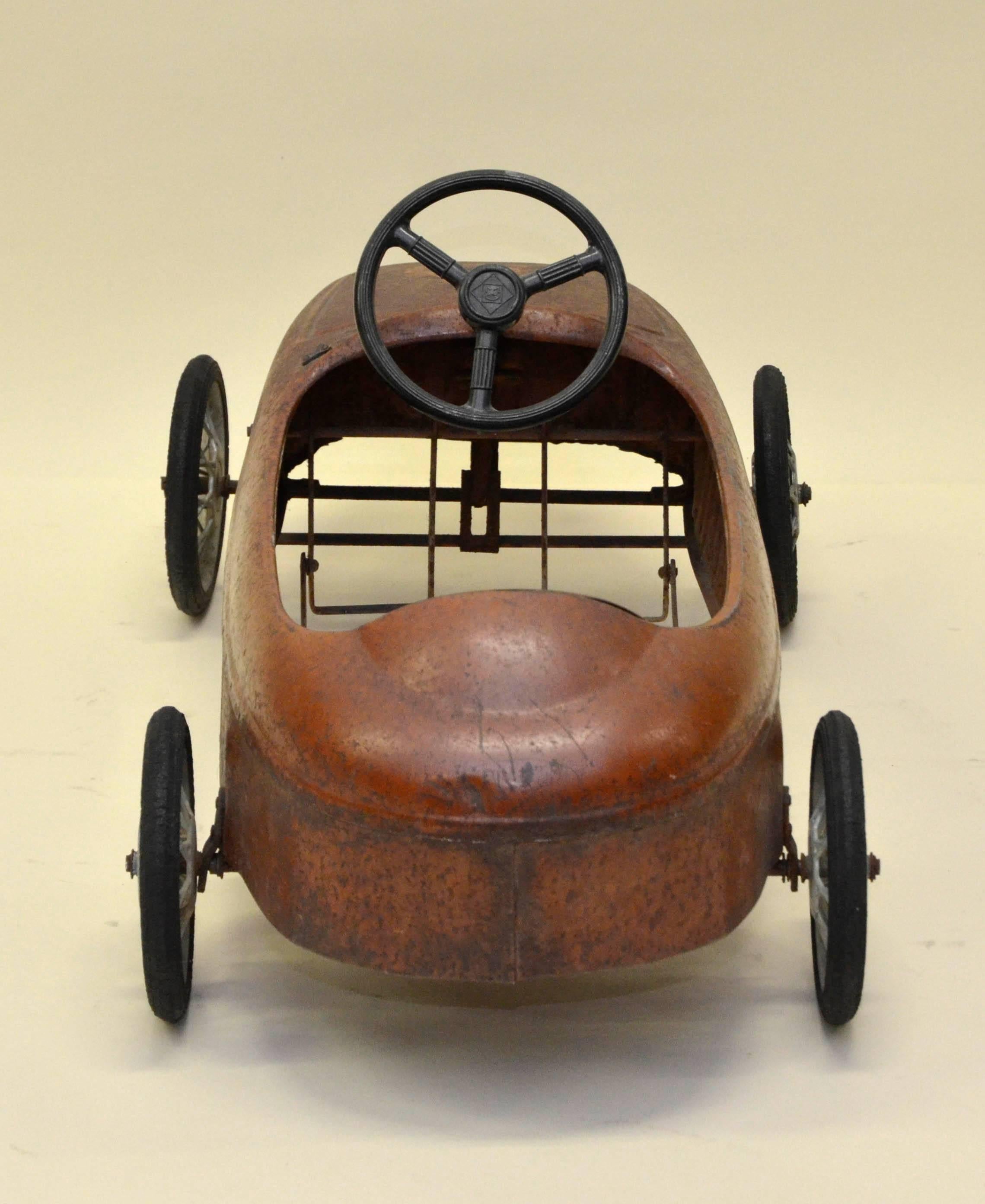 1940s Vintage English Metal Red Pedal Car im Zustand „Gut“ im Angebot in Milan, IT