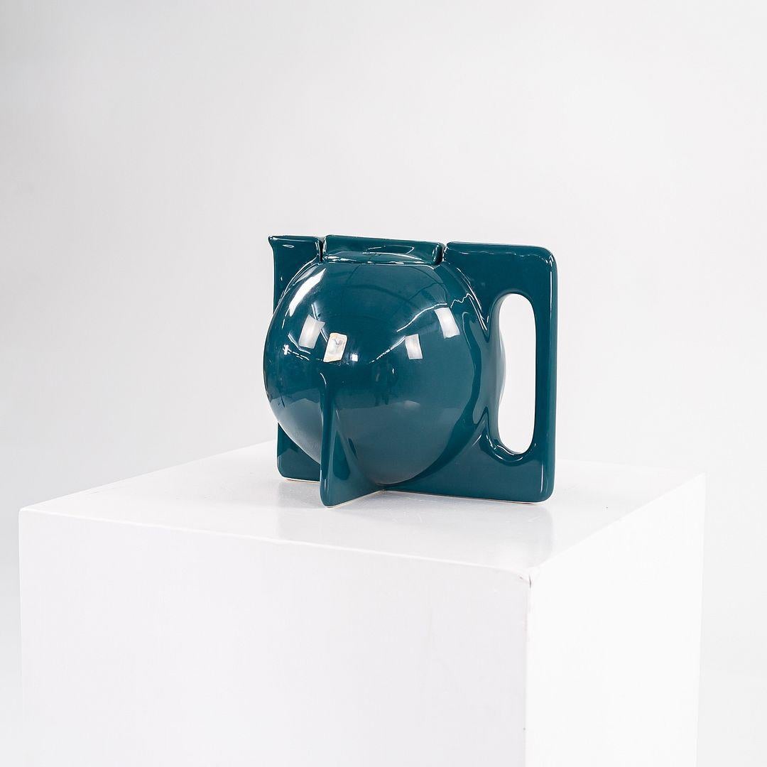 1940s Vintage Era Keramik Bauhaus Tea Pot in Peacock Blue Glazed Ceramic (théière en céramique émaillée bleu paon) en vente 3