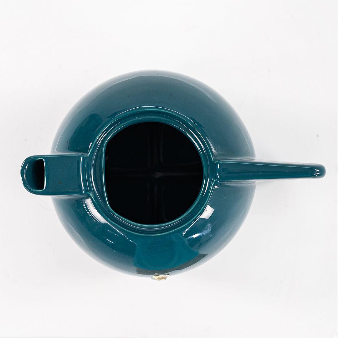 1940s Vintage Era Keramik Bauhaus Tea Pot in Peacock Blue Glazed Ceramic (théière en céramique émaillée bleu paon) en vente 2