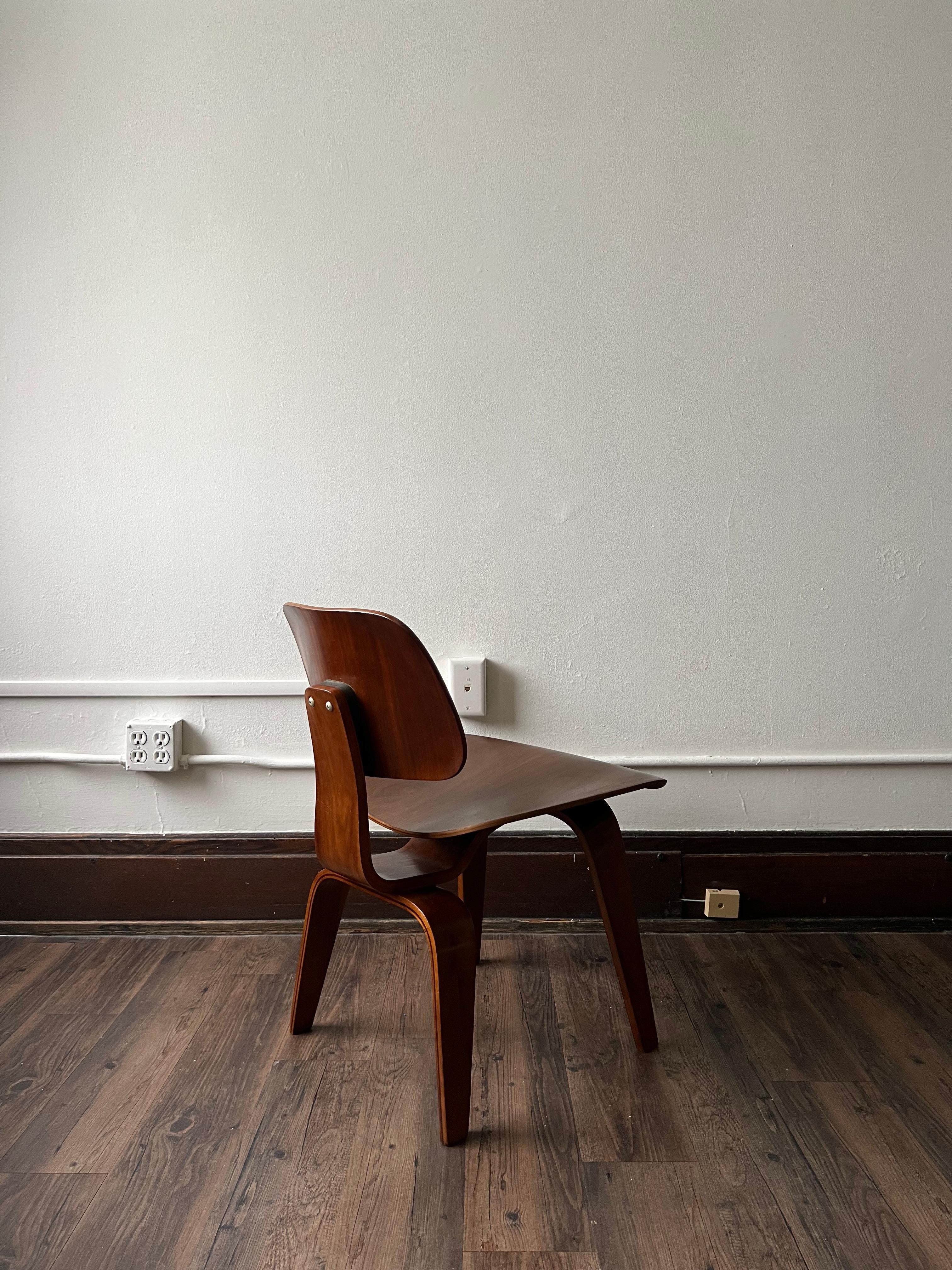 1940s Vintage Evans Herman Miller Eames Ash Dcw 5-2-5 Chair In Good Condition In Saint Paul, MN