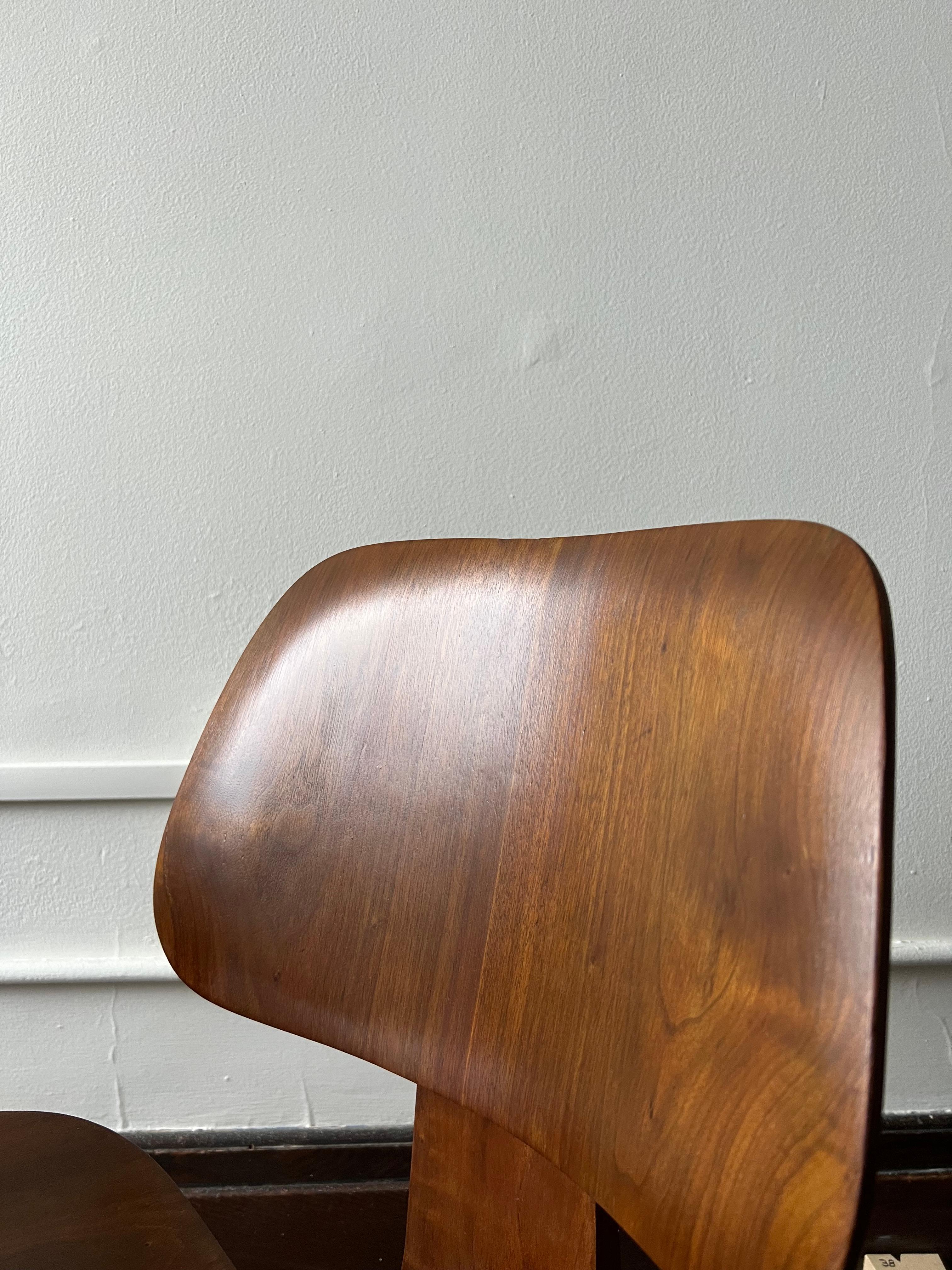 1940s Vintage Evans Herman Miller Eames Ash Dcw 5-2-5 Chair In Good Condition In Saint Paul, MN