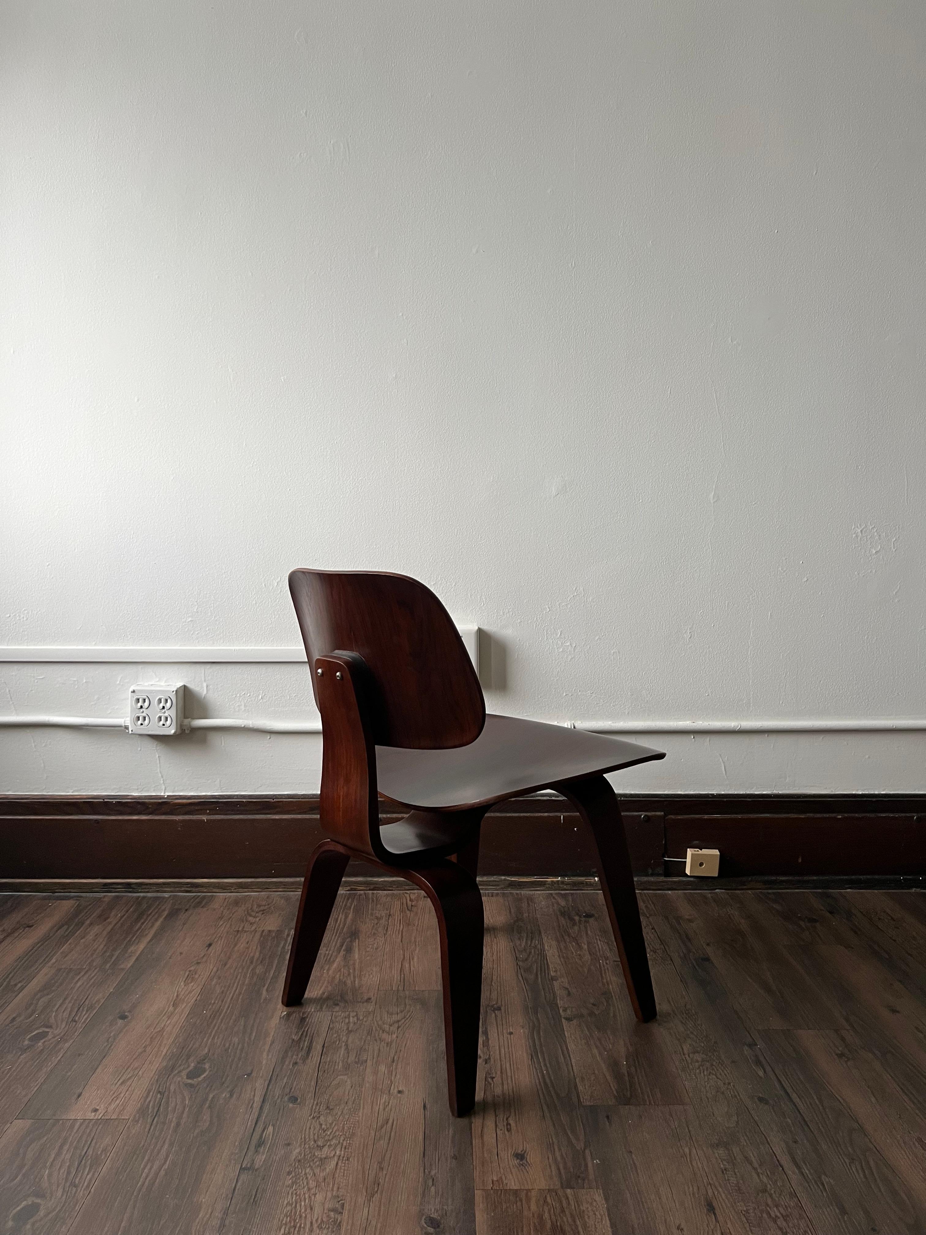 20th Century 1940s Vintage Evans Herman Miller Eames Rosewood Dcw 5-2-5 Chair