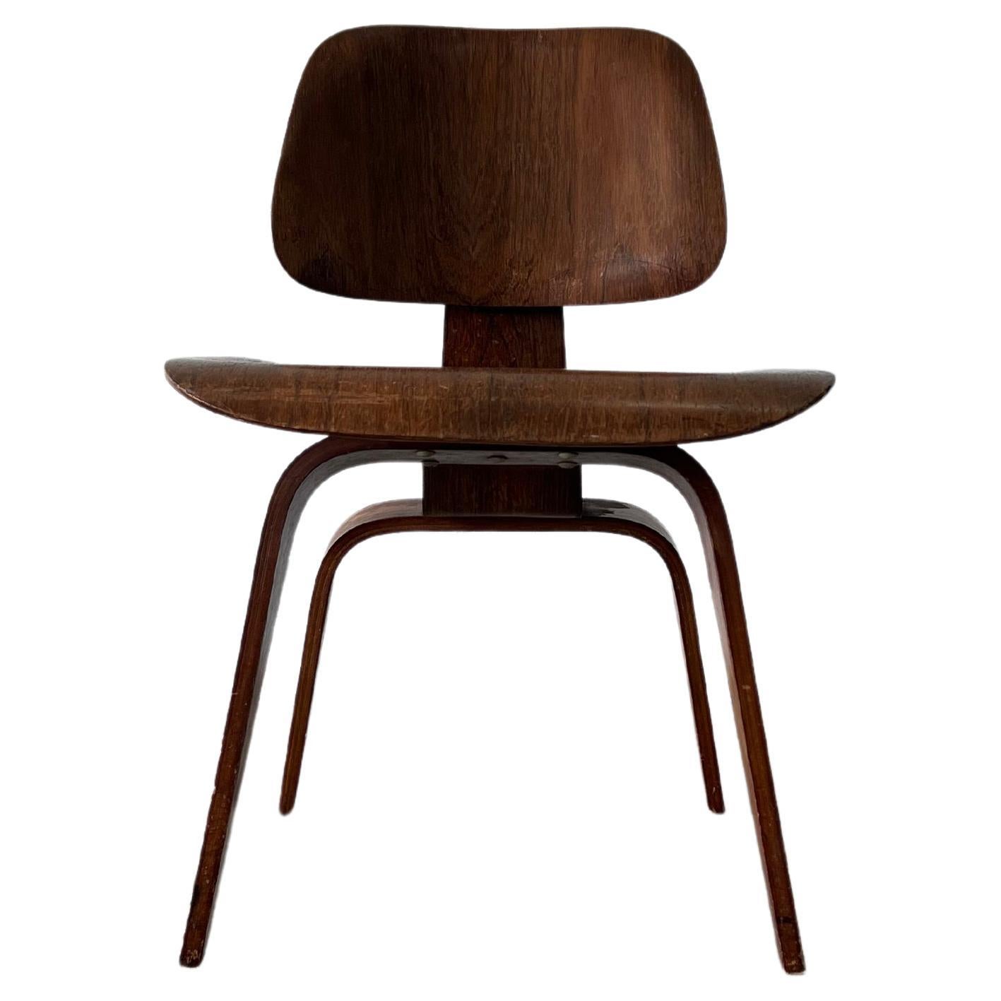 1940s Vintage Evans Herman Miller Eames Rosewood Dcw 5-2-5 Chair For Sale
