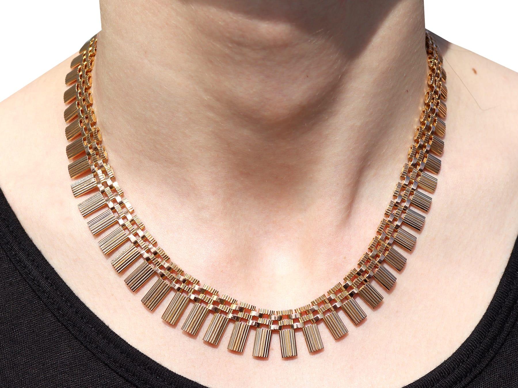 1940s Vintage French 18k Yellow Gold Fringe Necklace For Sale 8