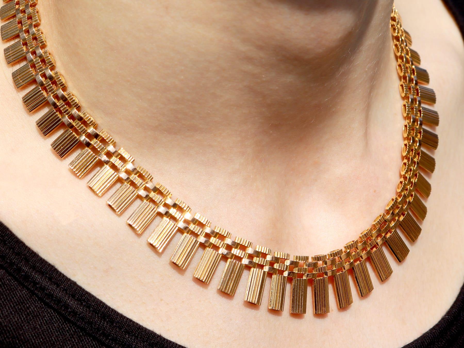 1940s Vintage French 18k Yellow Gold Fringe Necklace For Sale 9