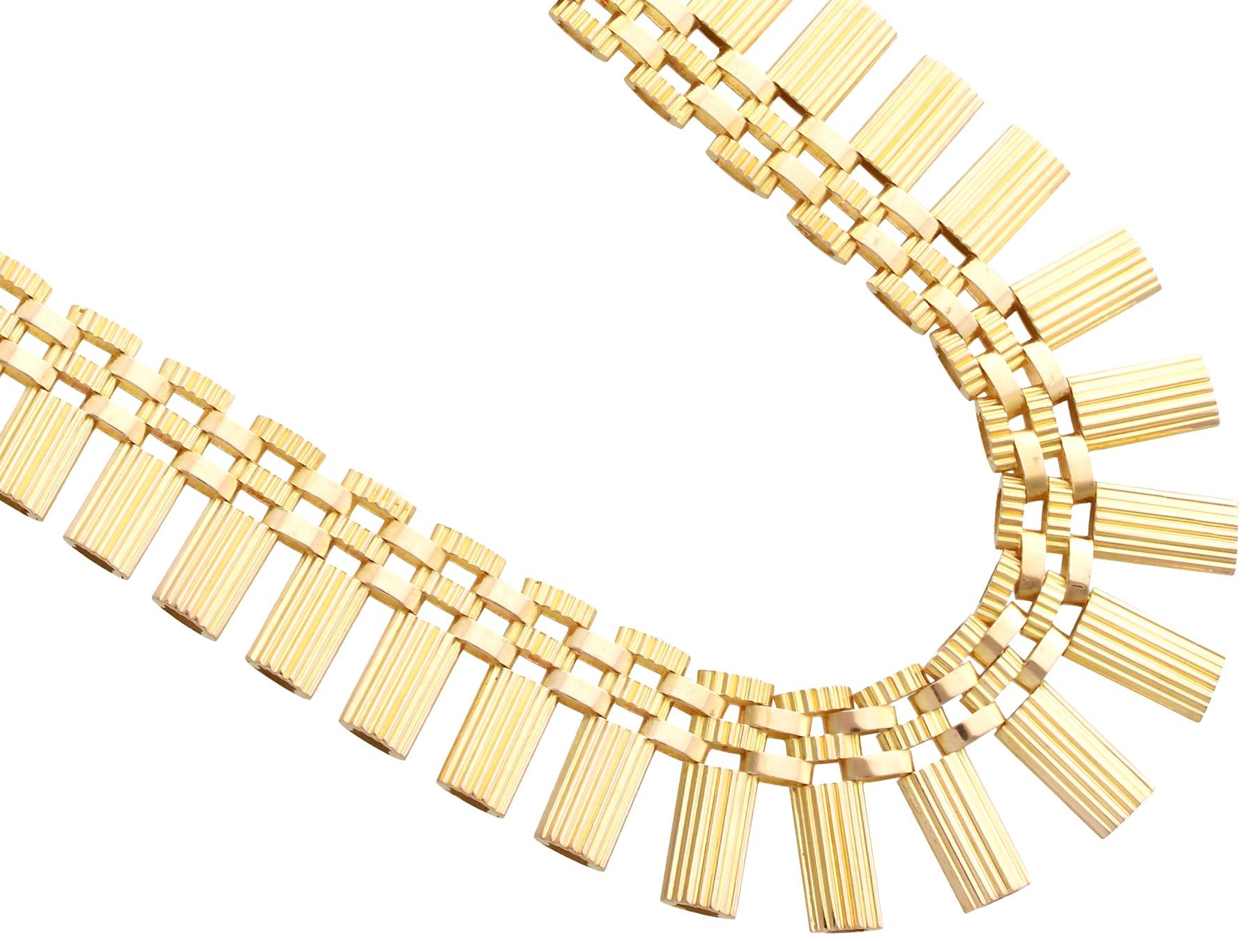 1940s Vintage French 18k Yellow Gold Fringe Necklace For Sale 1