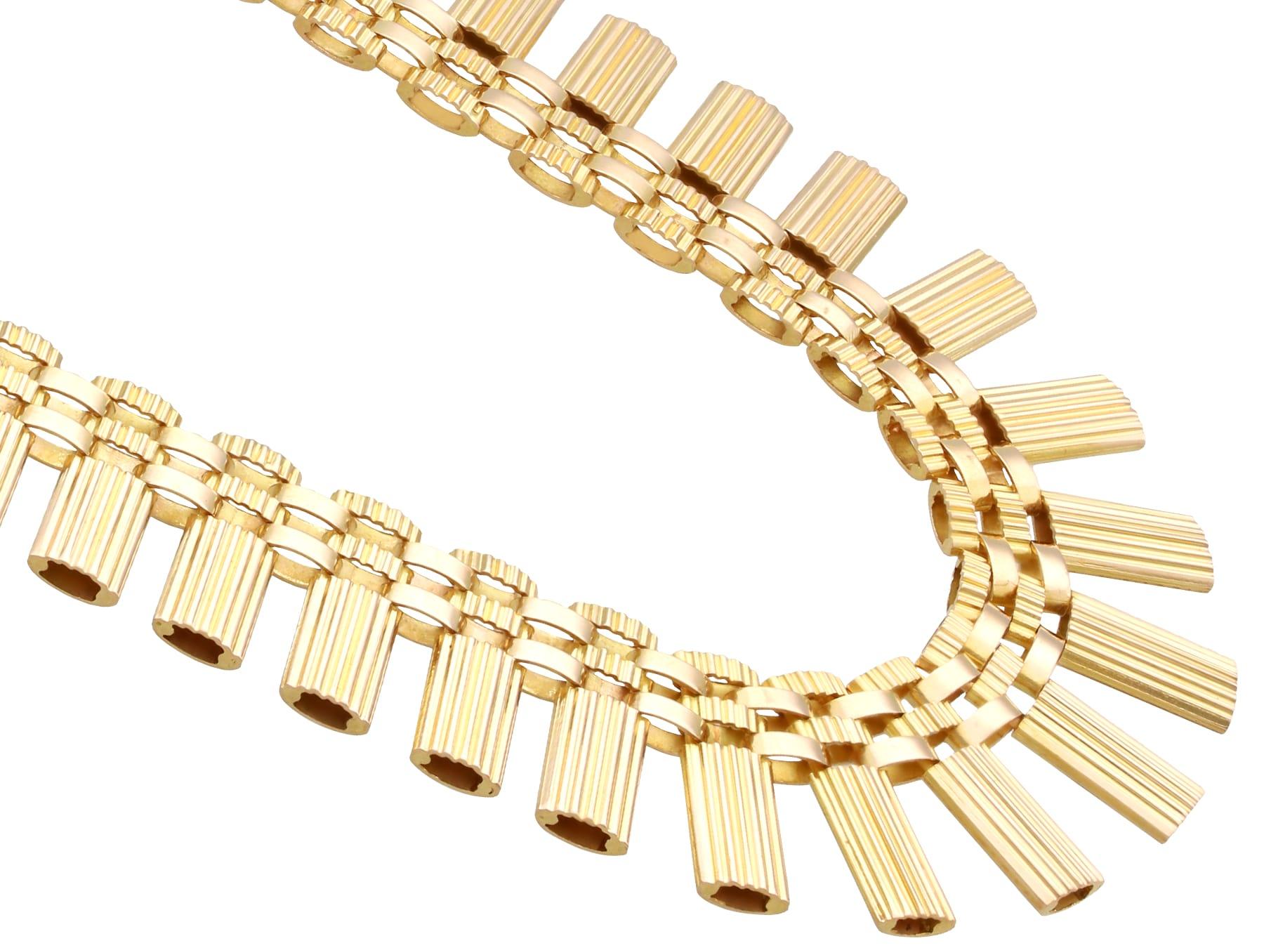 1940s Vintage French 18k Yellow Gold Fringe Necklace For Sale 2