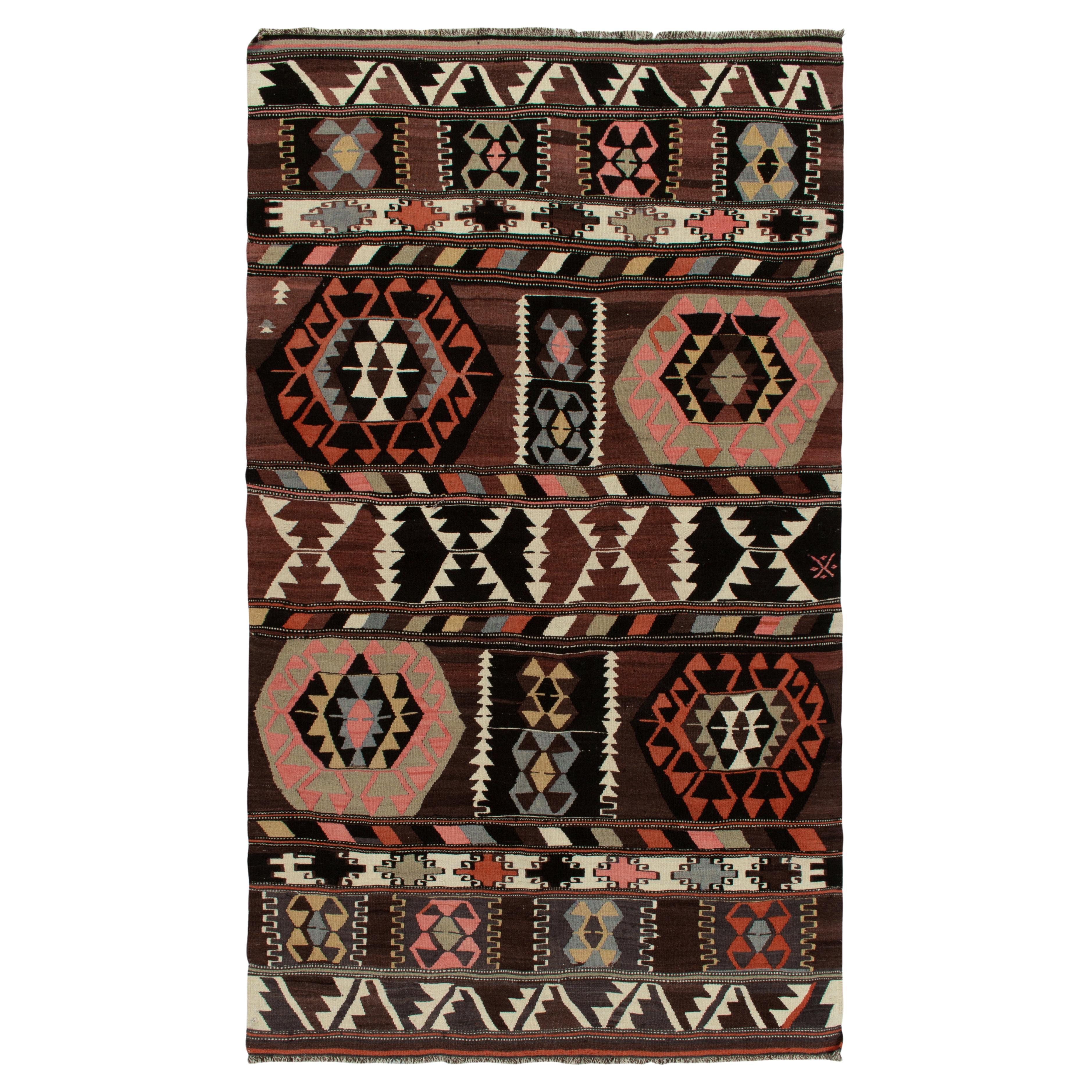 Kilim vintage del 1940 in marrone con motivi tribali blu e rossi di Rug & Kilim
