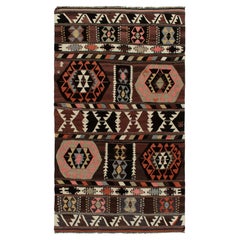 Kilim vintage del 1940 in marrone con motivi tribali blu e rossi di Rug & Kilim