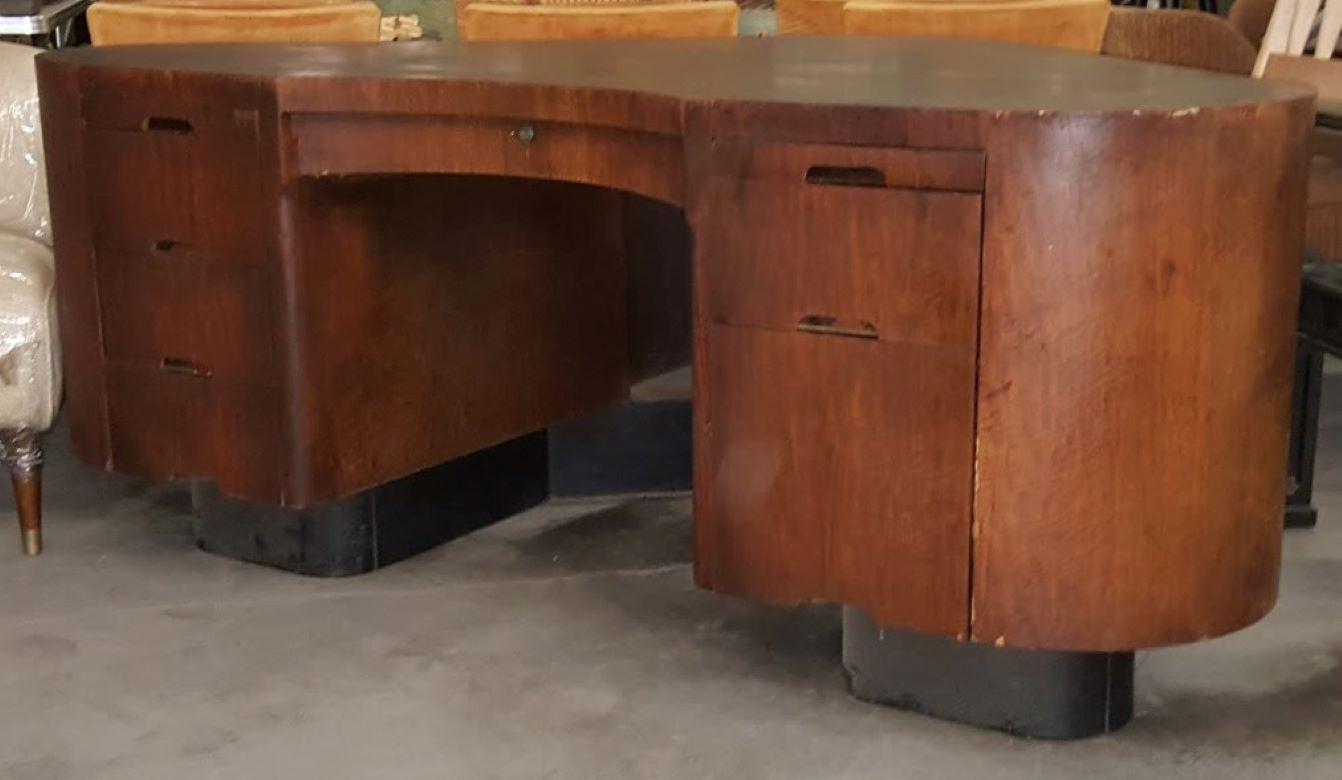 1940s Vintage Mahogany Art Deco Executive Desk Called the Fletcher Aviation Desk Bon état - En vente à Monrovia, CA