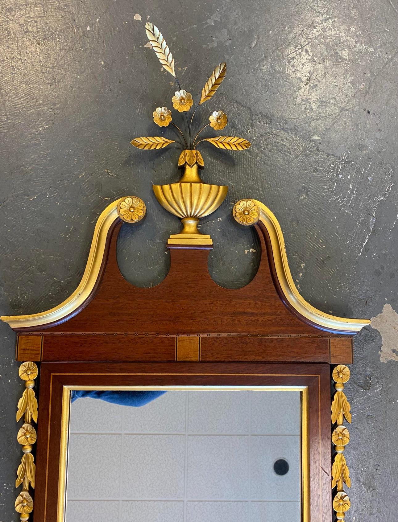 🌟 Donnez à votre maison une élégance intemporelle ! 🌟

Voici notre magnifique miroir en bois d'acajou orné d'ornements en feuilles de laiton et de détails dorés exquis !

Entrez dans le charme de l'ère néoclassique et imprégnez votre espace de vie
