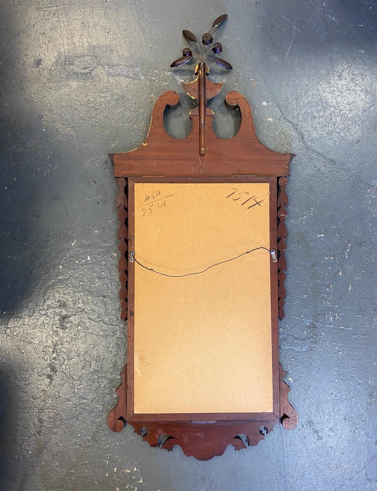 Espejo dorado de caoba neoclásico vintage de los años 40 en venta 1