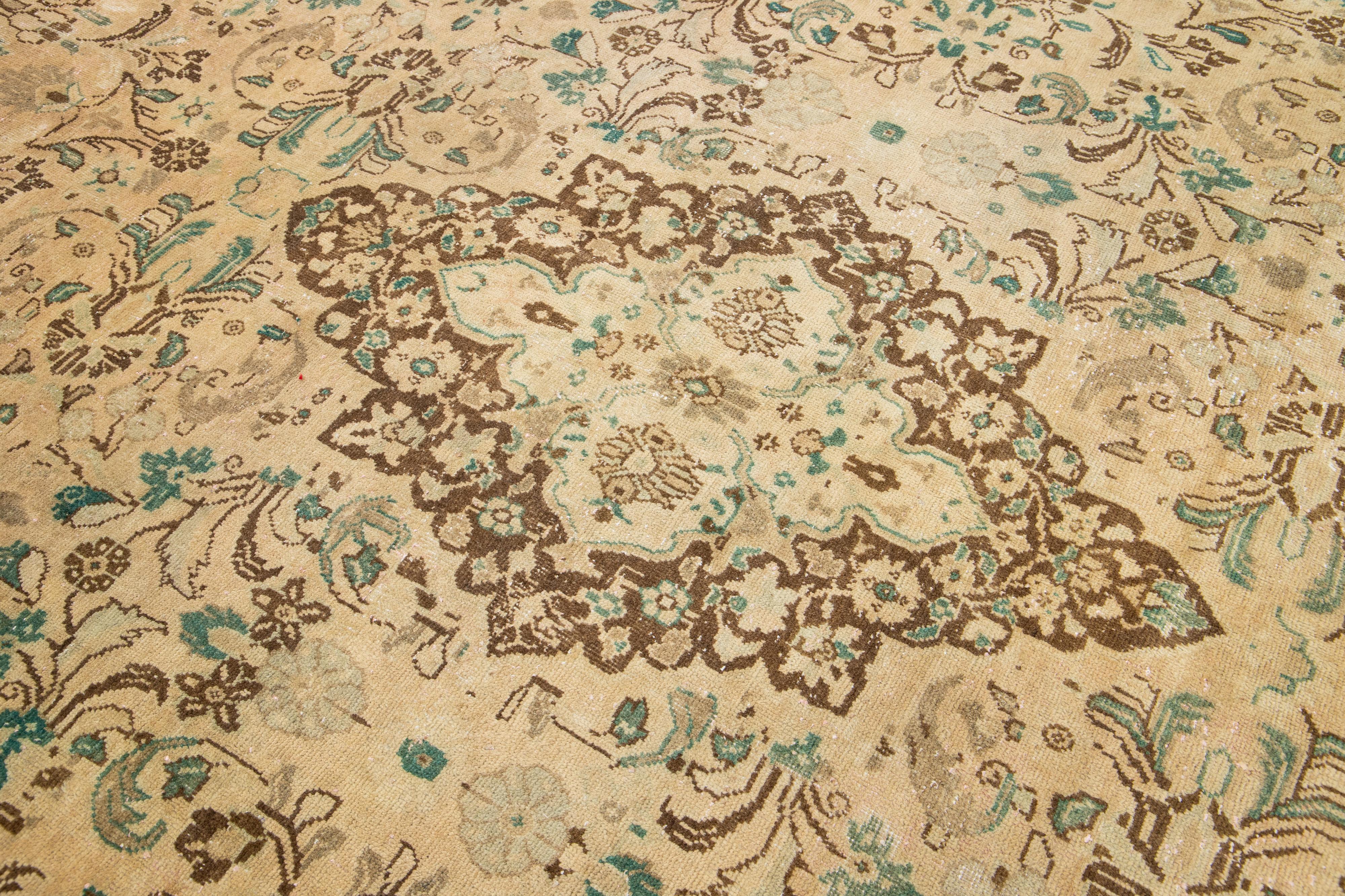 XX secolo Tappeto persiano d'epoca Mahal in lana, fatto a mano, con campo di colore tan, anni '40 in vendita