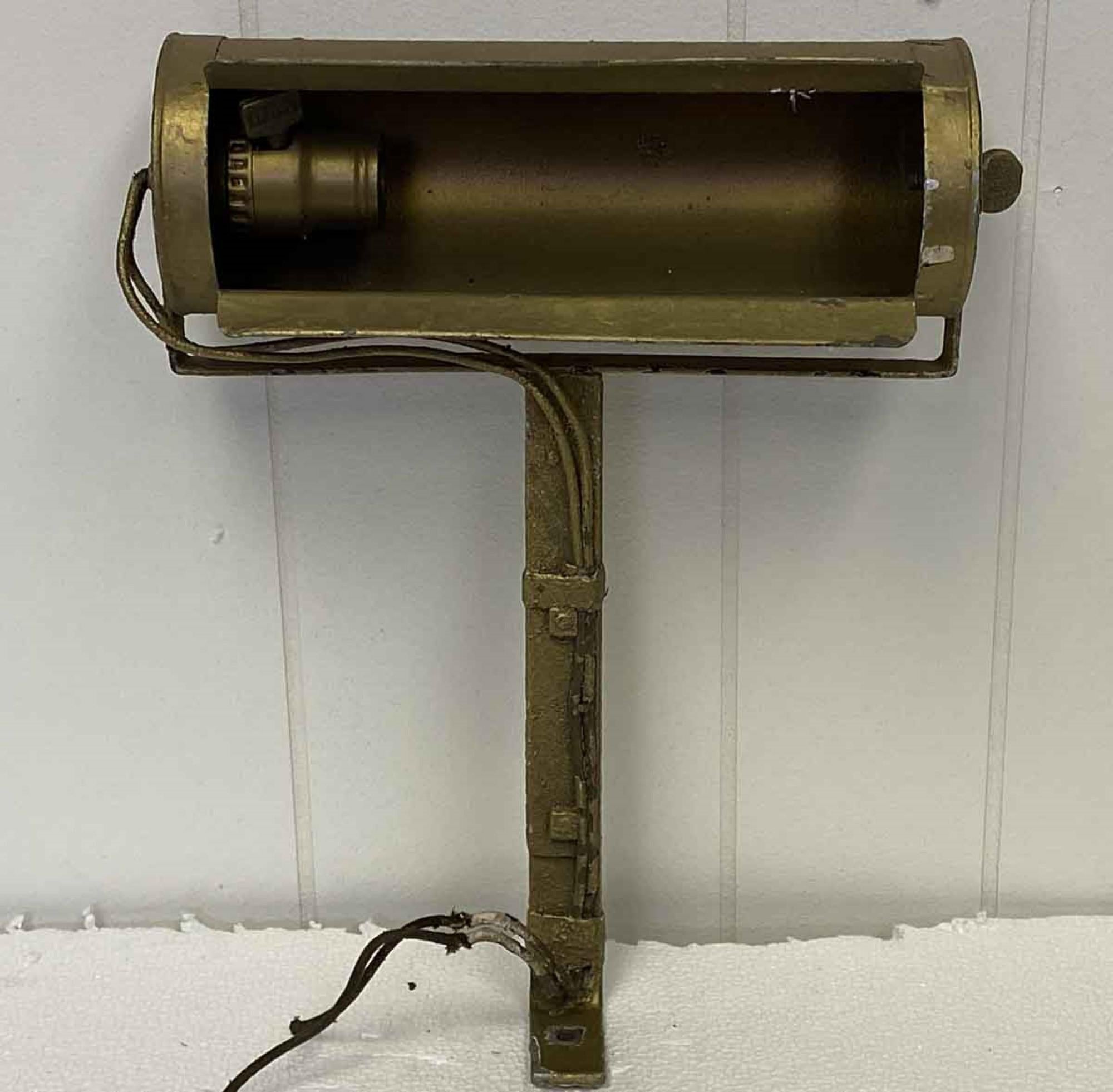American 1940s Vintage Steel Industrial or Painting Light Sconce For Sale