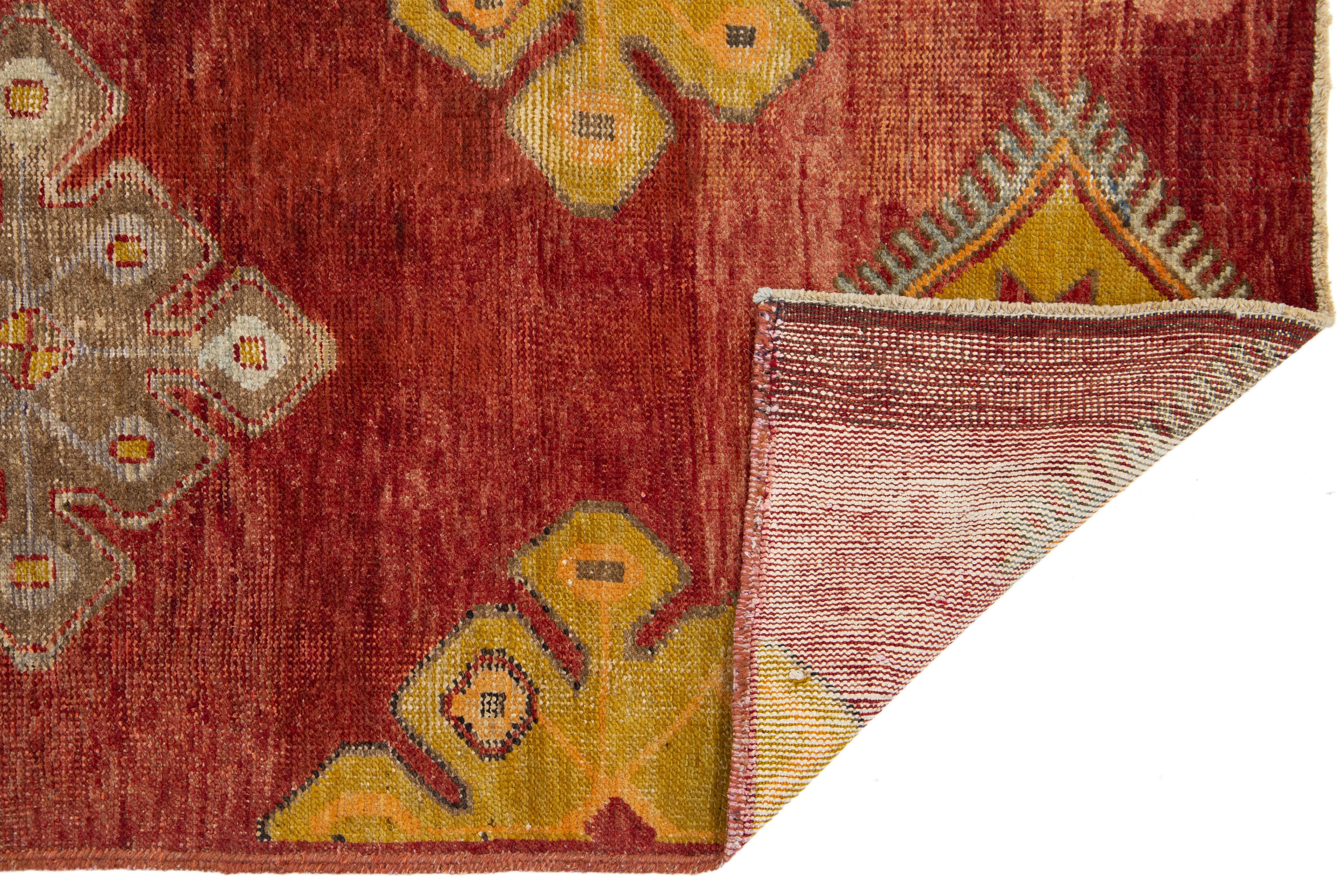 1940er Jahre Vintage Türkischer Anatolischer Woll-Läufer aus der Türkei in Rot mit Stammesmotiv (20. Jahrhundert) im Angebot