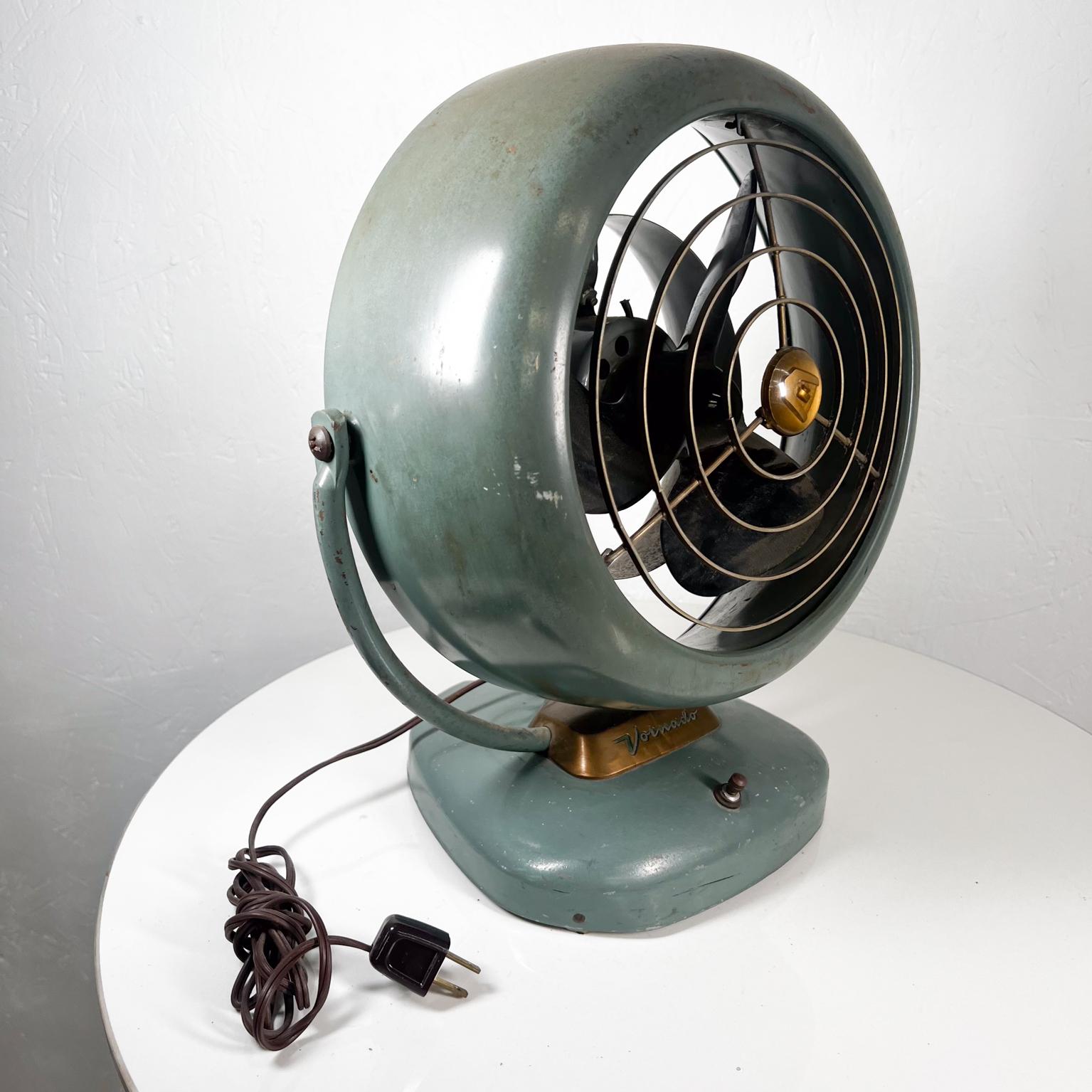Art Deco 1940s Vornado Antique Electric Green Metal Desk Table Fan