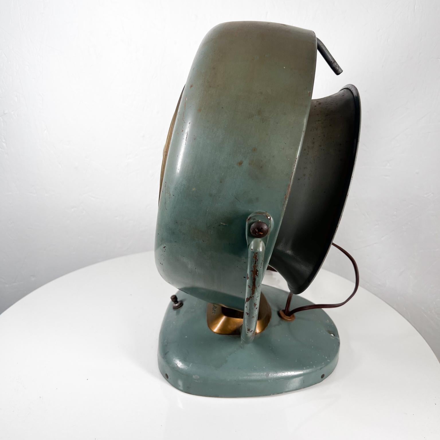Mid-20th Century 1940s Vornado Antique Electric Green Metal Desk Table Fan