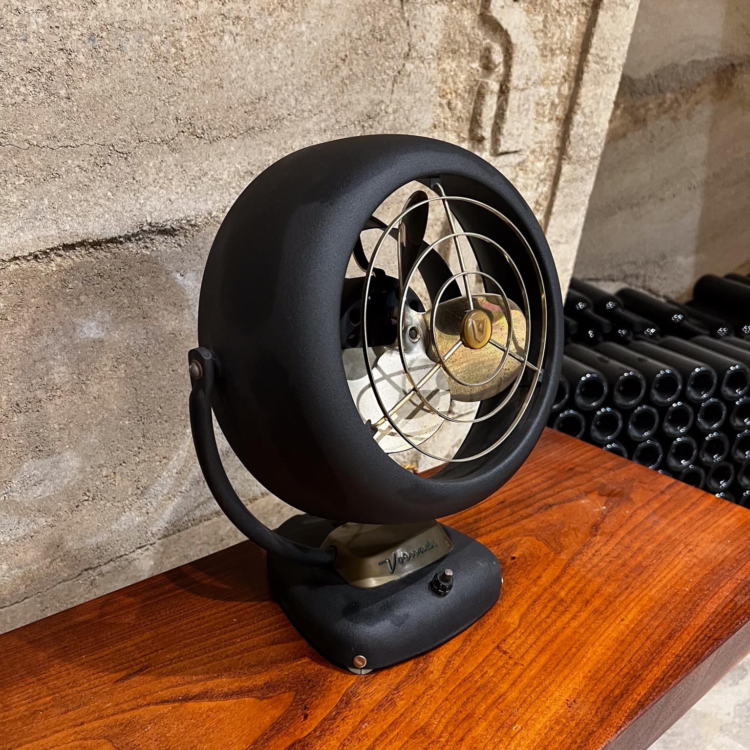 1940s Vornado vintage antique electric fan powerful and silent.
Art Deco era electric table desk top fan with modern industrial design.
Has one speed operation.
16 tall x 16 d x 24 w
Fully operational. Preowned original vintage condition.
Refer