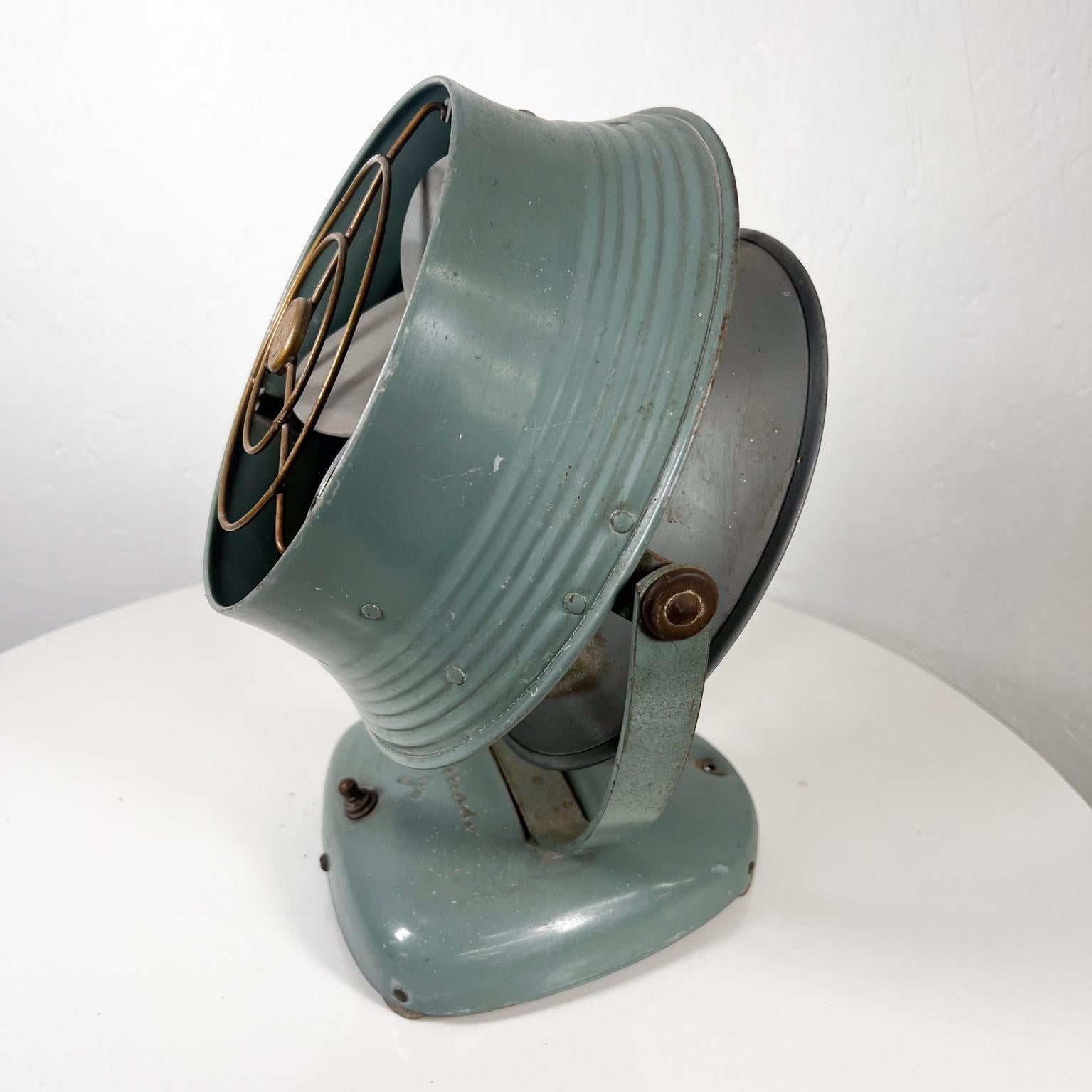 Mid-Century Modern 1940s Vornado Vintage Electric Green Desk Tabletop Fan
