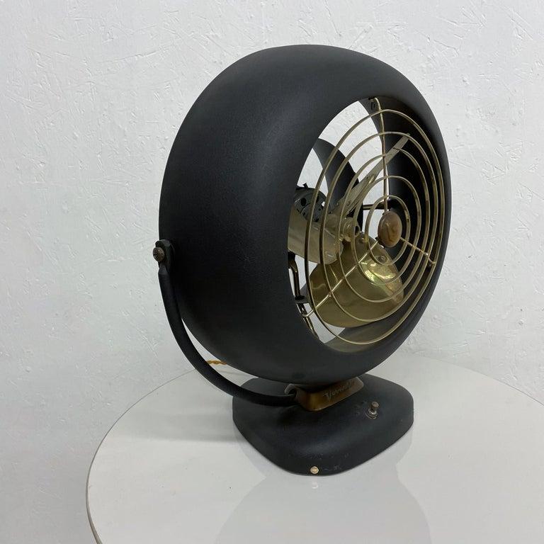 1940s Vornado Vintage Electric Metal Table Fan Restored In Good Condition For Sale In Chula Vista, CA