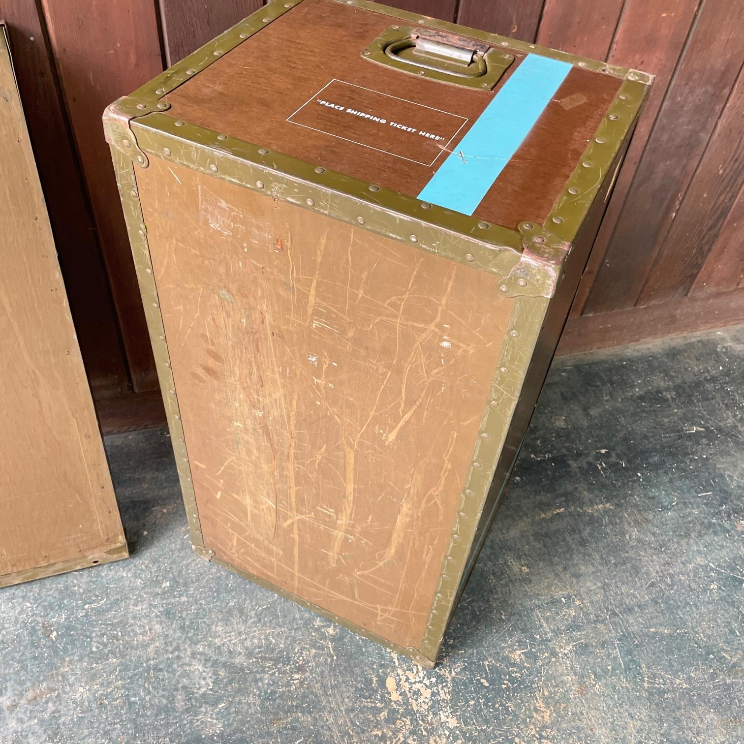 Mid-20th Century 1940s Vulcanized US Air Force Ships Trunk Box Table Pedestal Retail Display For Sale