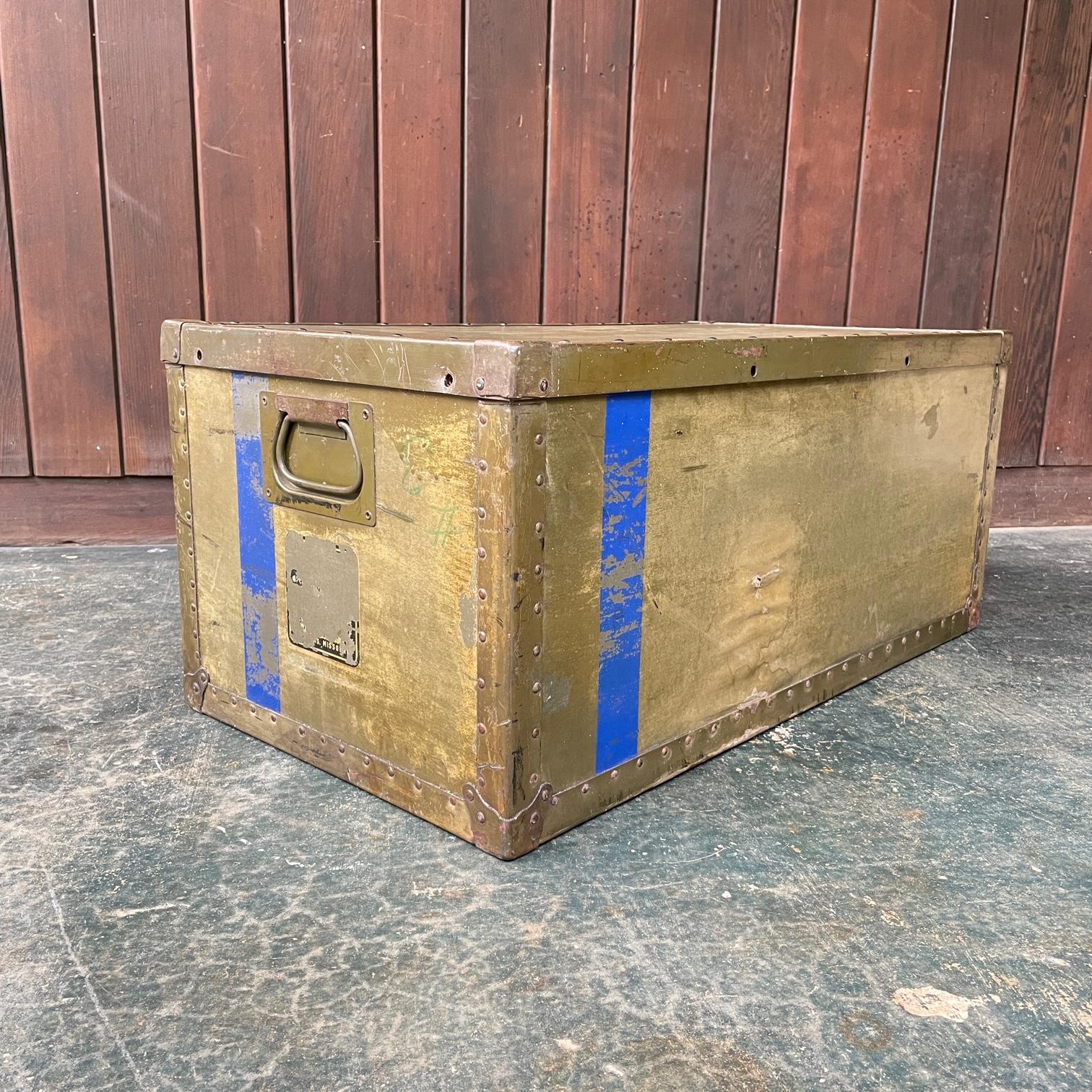 1940s Vulcanized US Air Force Ships Trunk Box Table Pedestal Retail Display For Sale 5