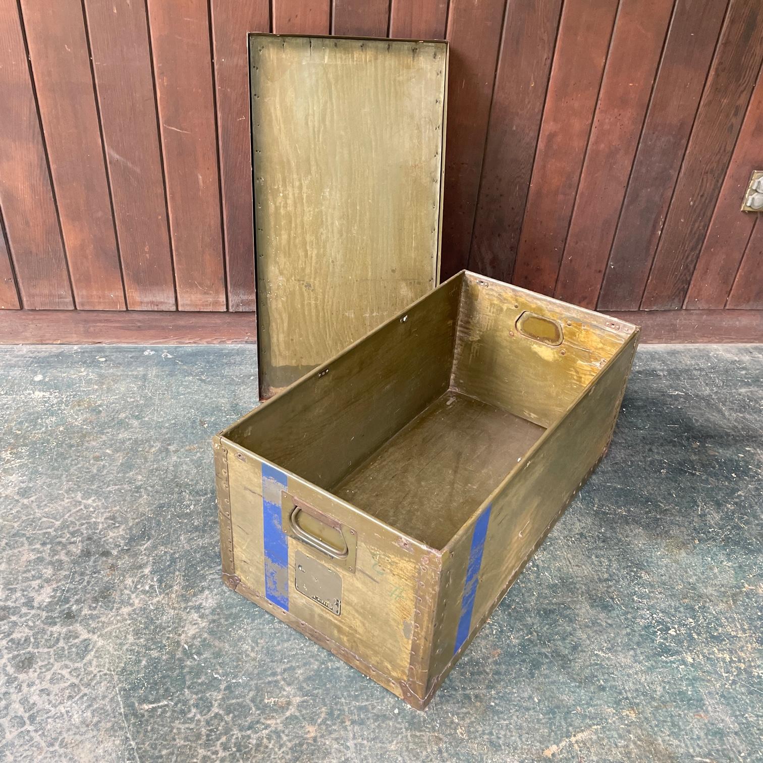 1940s Vulcanized US Air Force Ships Trunk Box Table Pedestal Retail Display For Sale 7