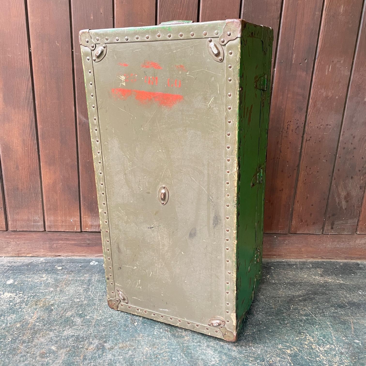 1940s Vulcanized US Army Trunk Box Table Pedestal Retail Display Heavy Patina 3